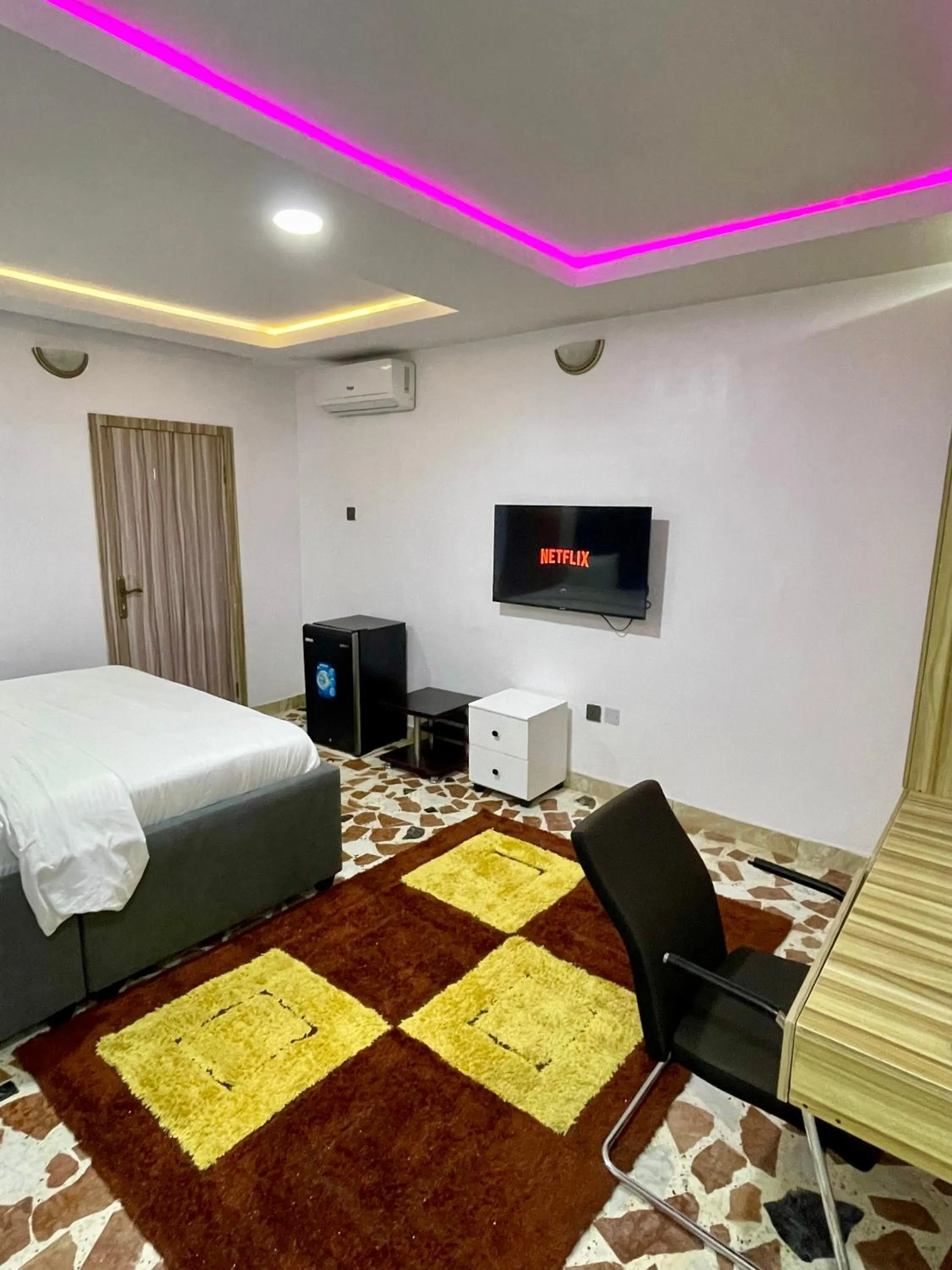 Bed in Weena Hotel & Resort