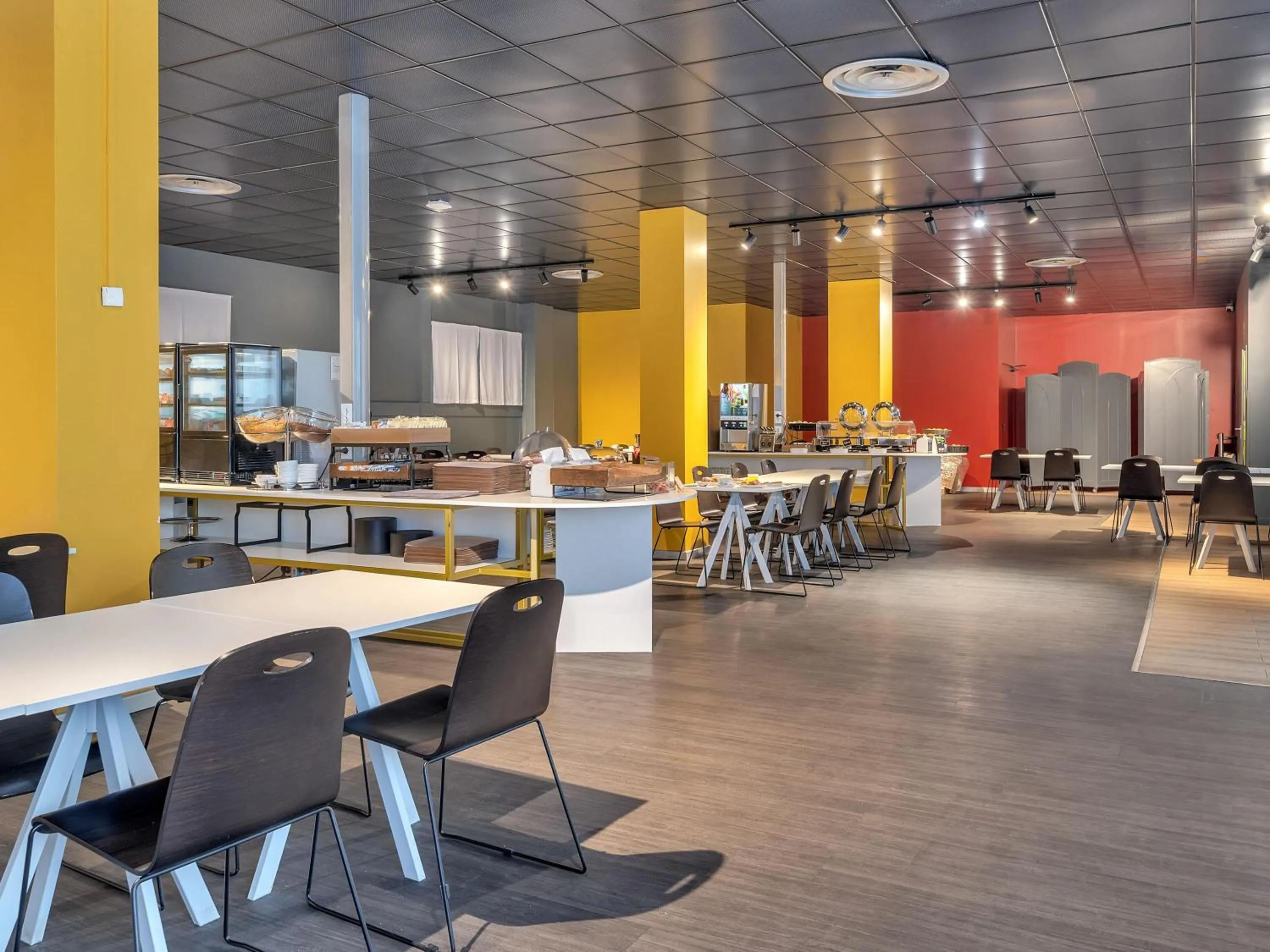 Lobby or reception in B&B HOTEL Milano Ornato