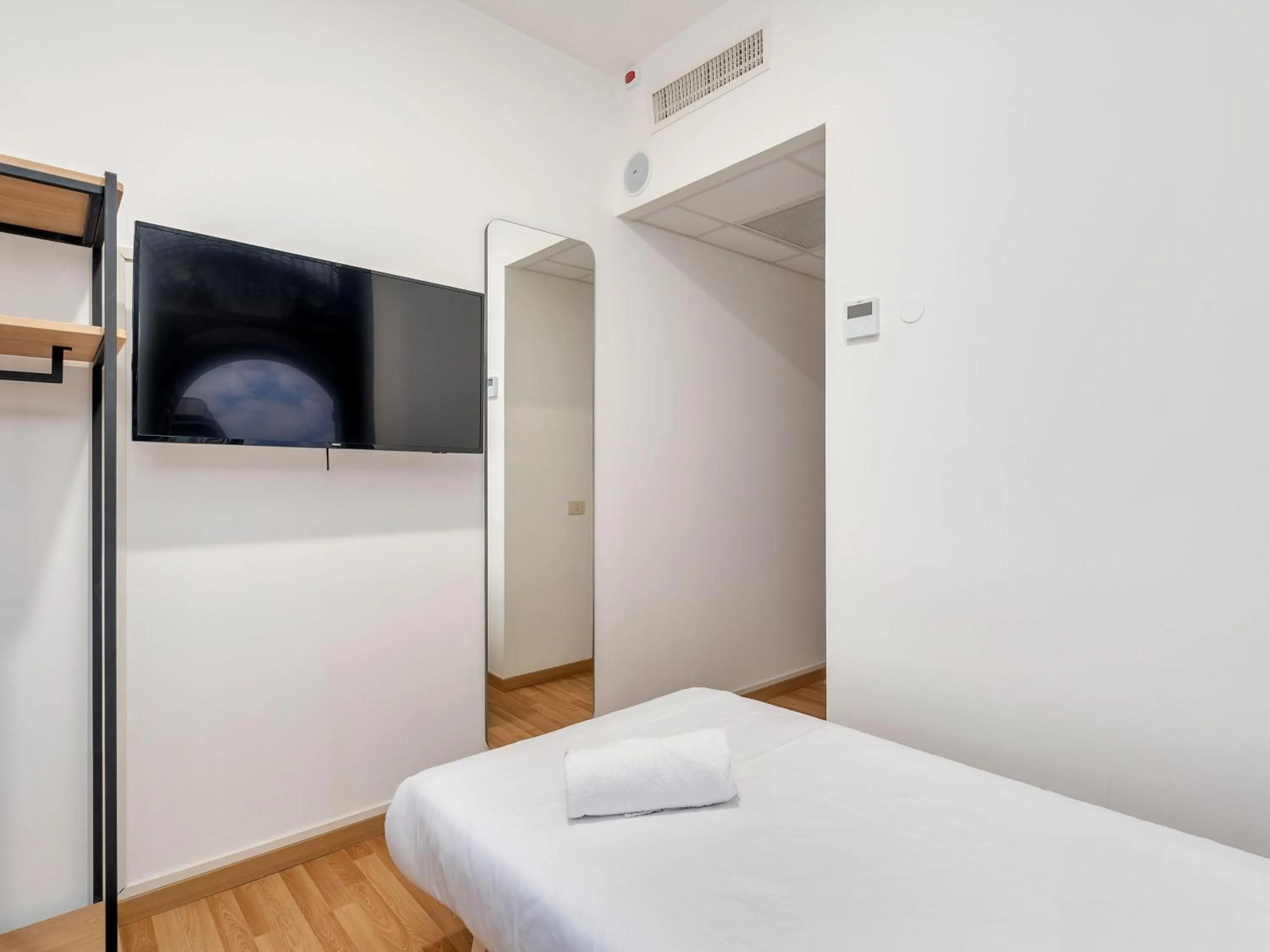 TV and multimedia, Bed in B&B HOTEL Milano Ornato