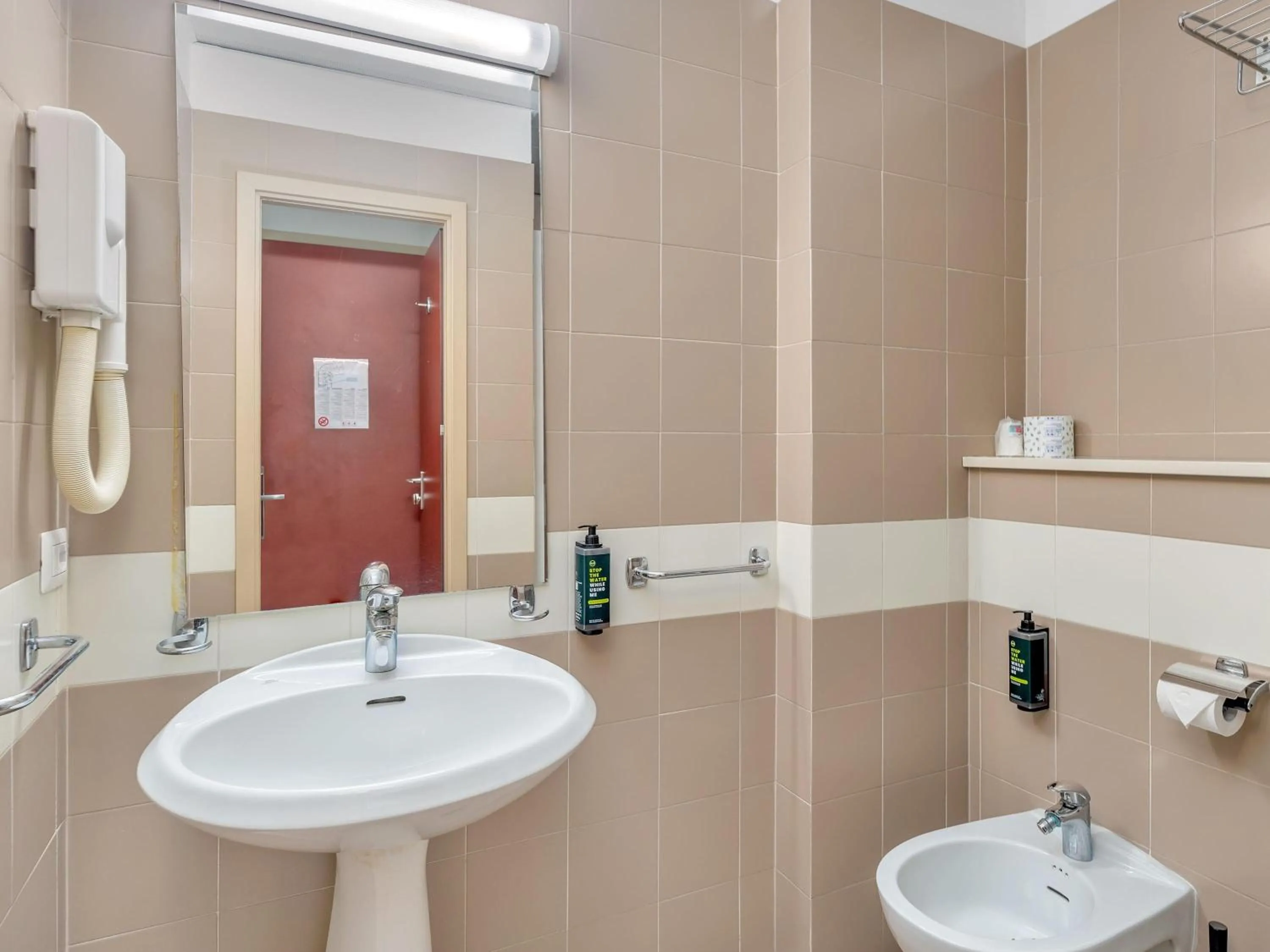 Bathroom in B&B HOTEL Milano Ornato