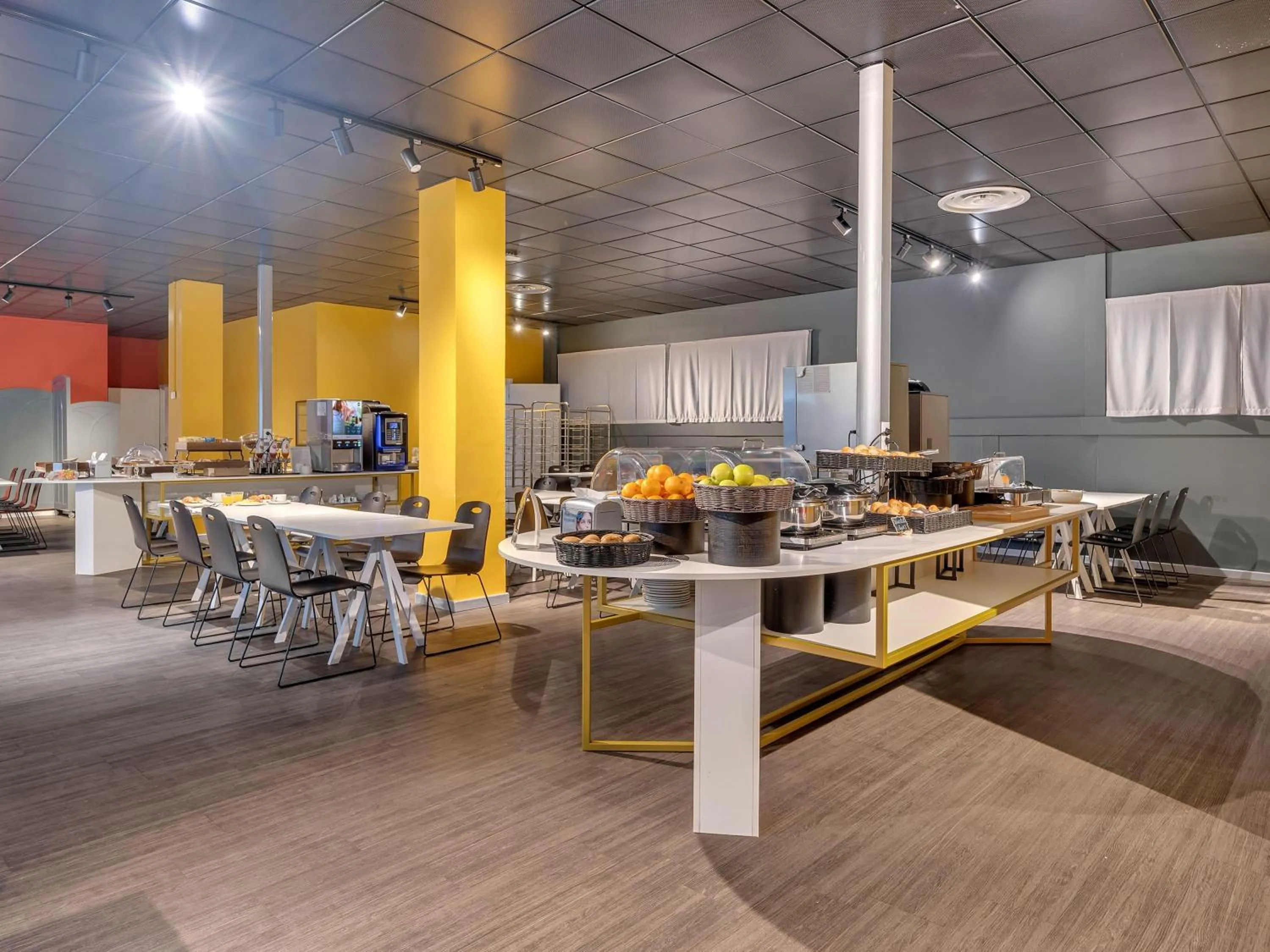 Restaurant/places to eat in B&B HOTEL Milano Ornato