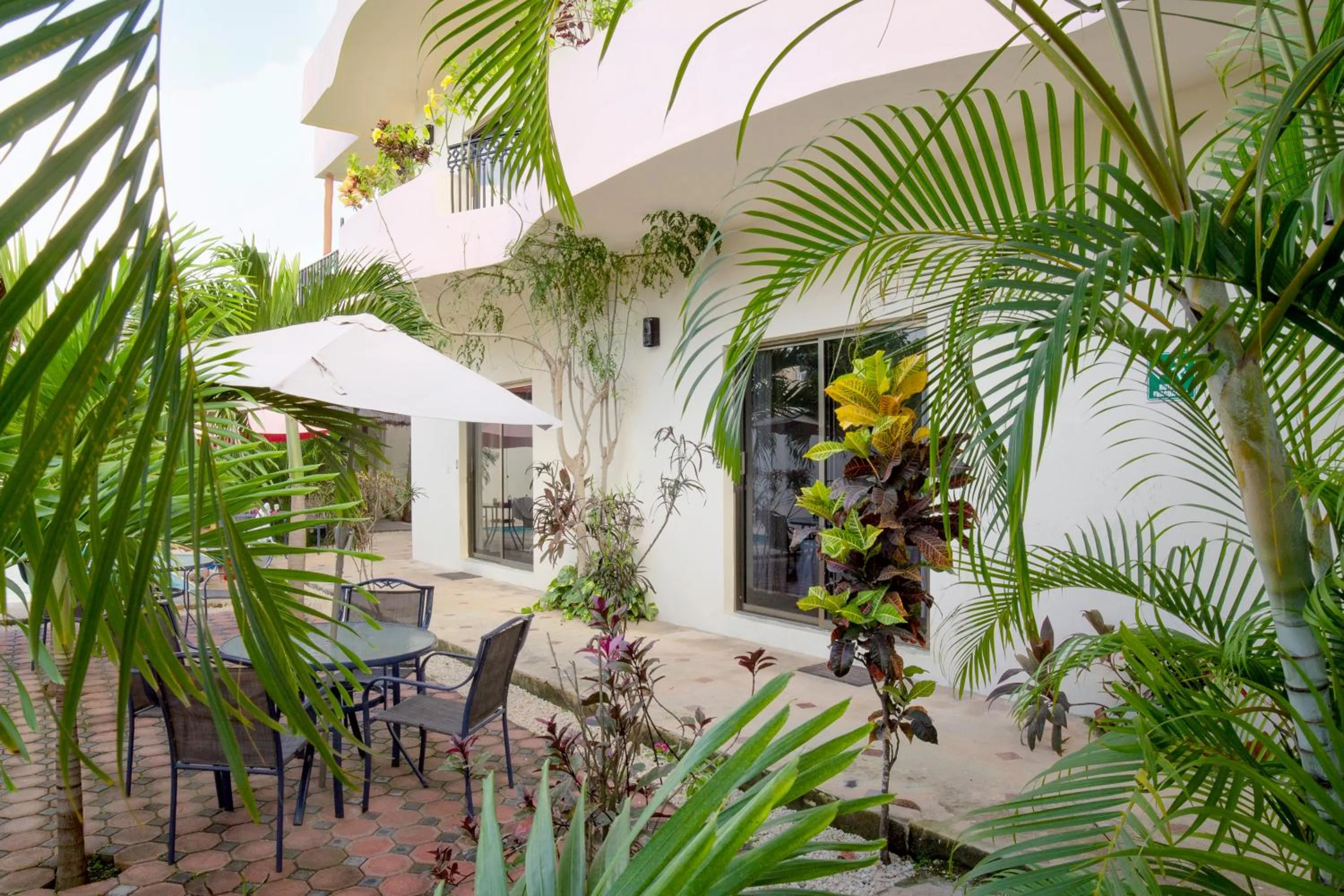 Patio in hotel stella maris tulum