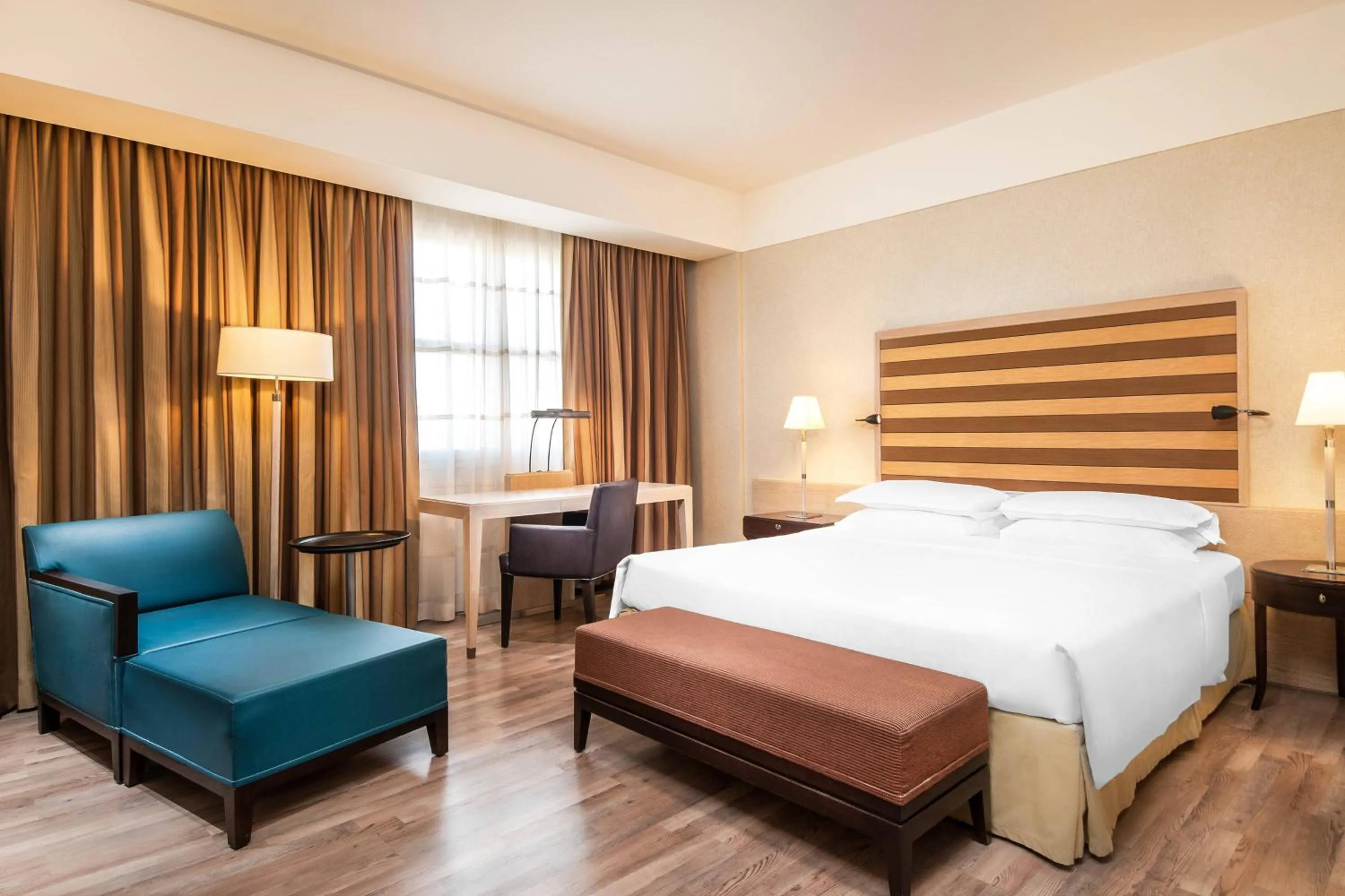 Photo of the whole room, Bed in Sheraton Rome Parco de Medici