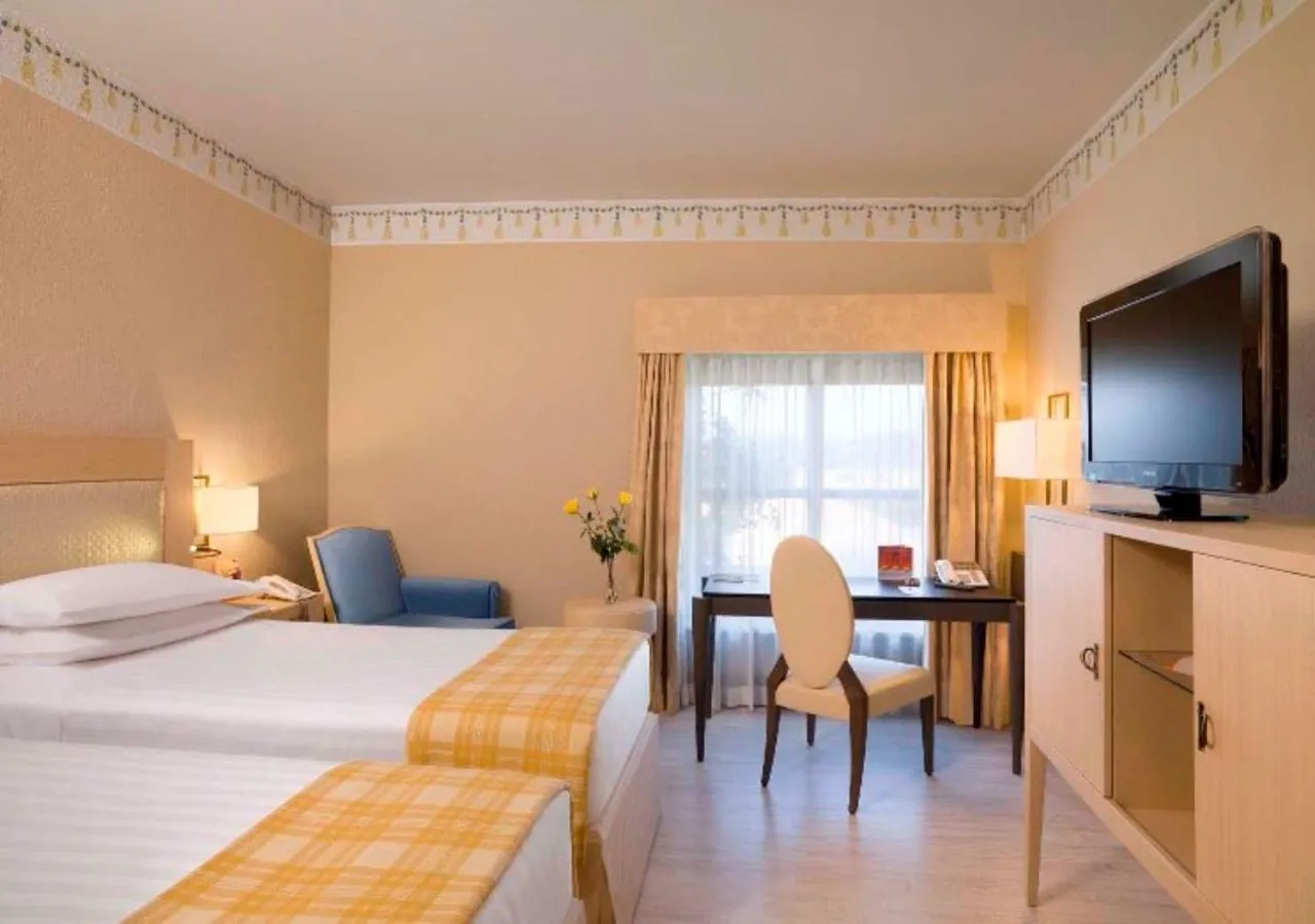 Bedroom, Bed in Sheraton Rome Parco de Medici