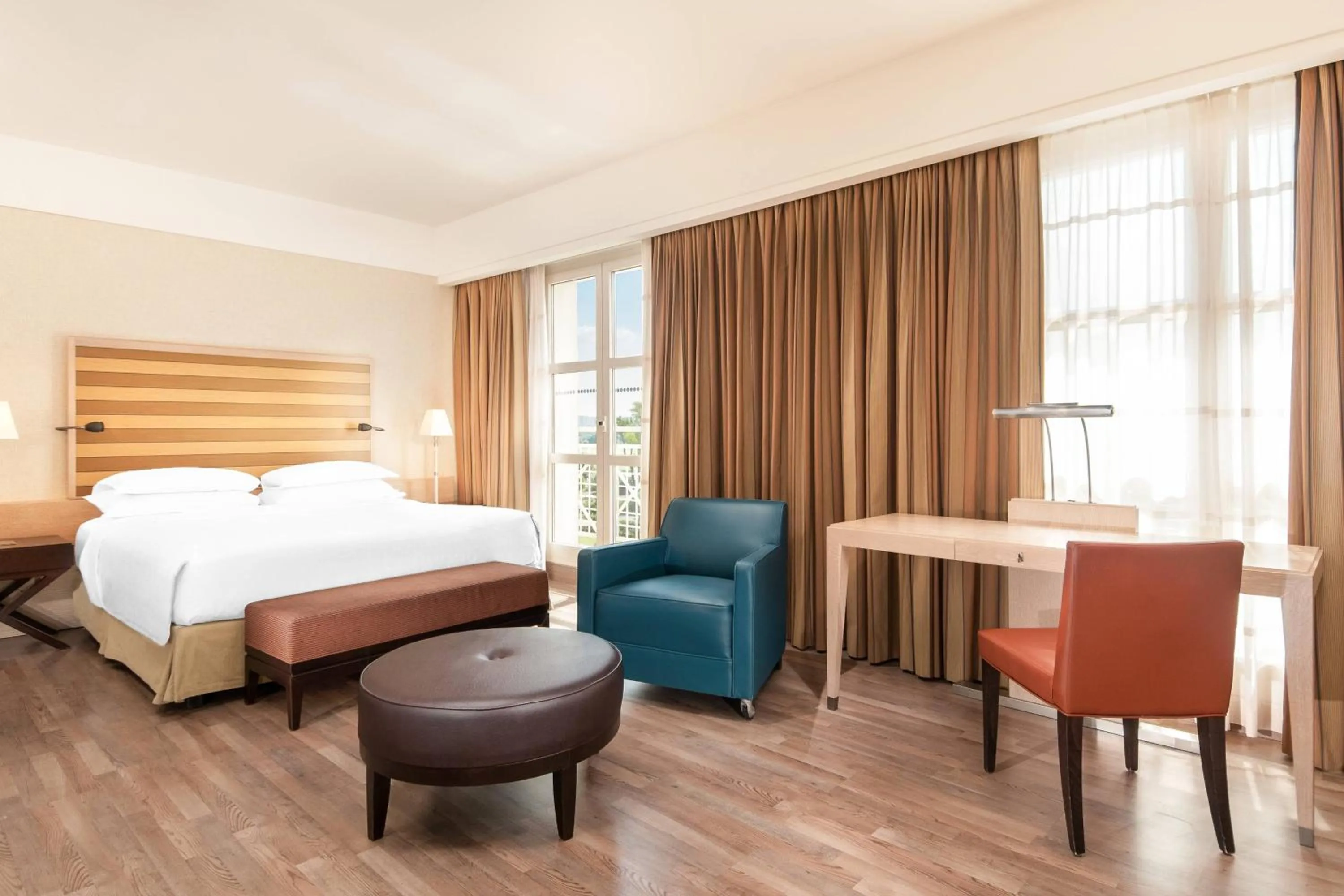 Photo of the whole room, Bed in Sheraton Rome Parco de Medici