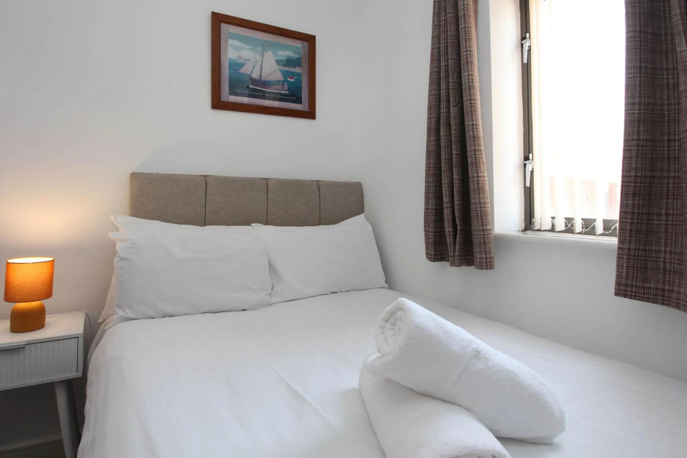 Bedroom, Bed in Albion Street Apartments