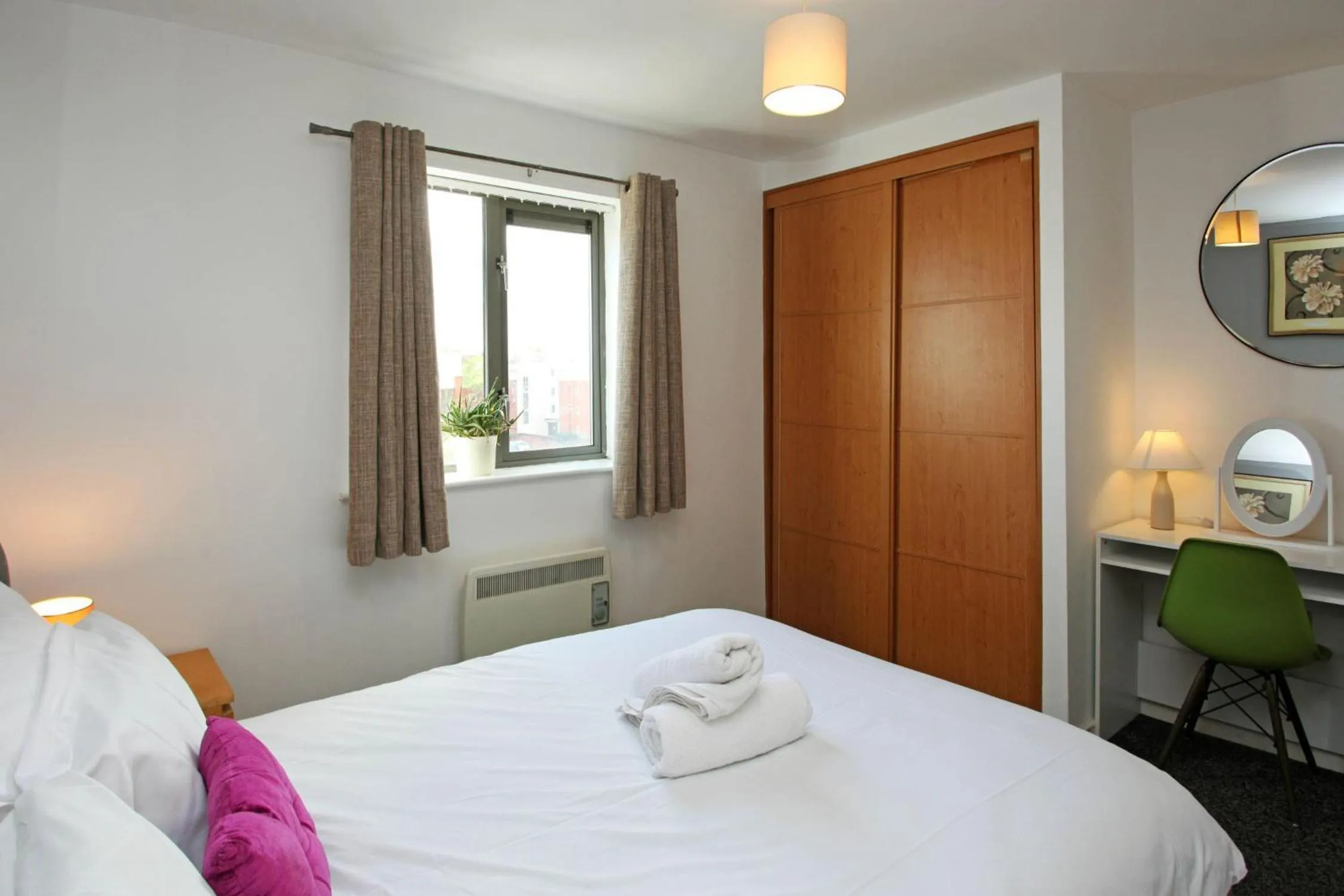 Bedroom, Bed in Albion Street Apartments