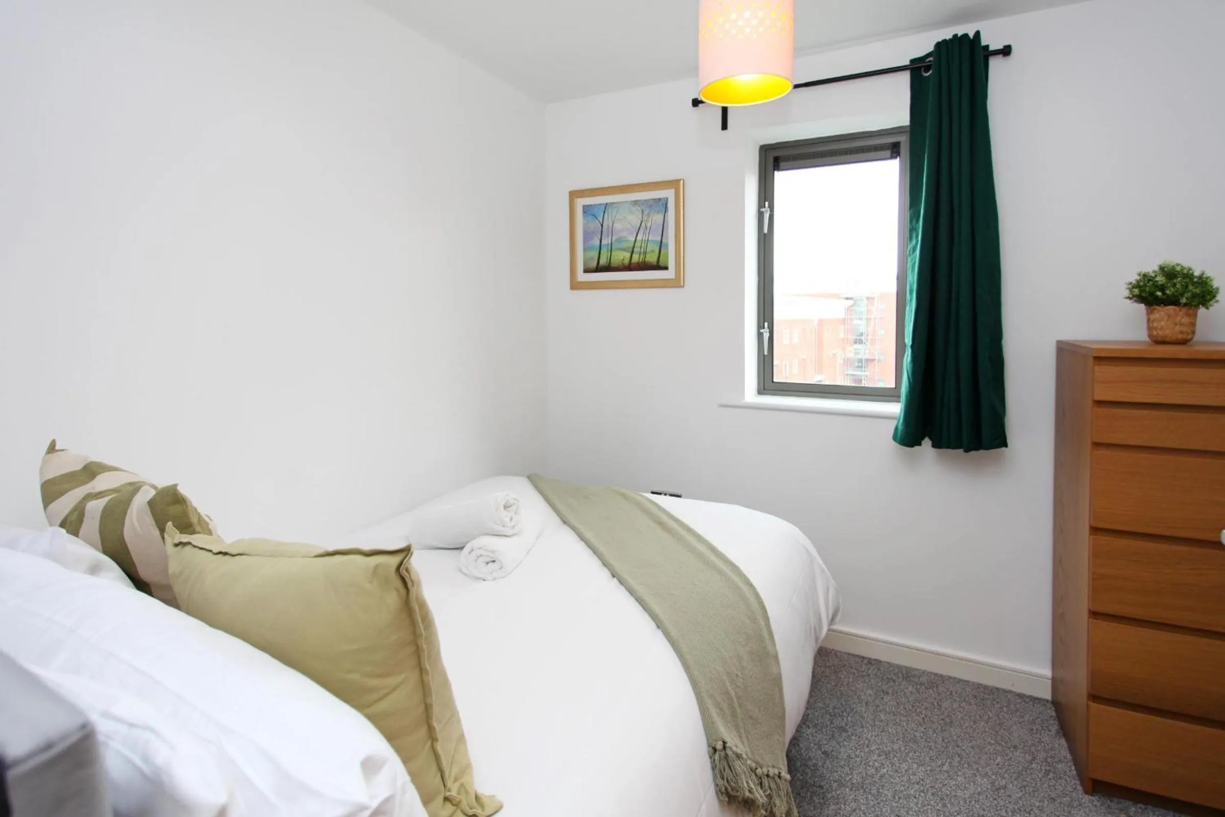 Bedroom, Bed in Albion Street Apartments