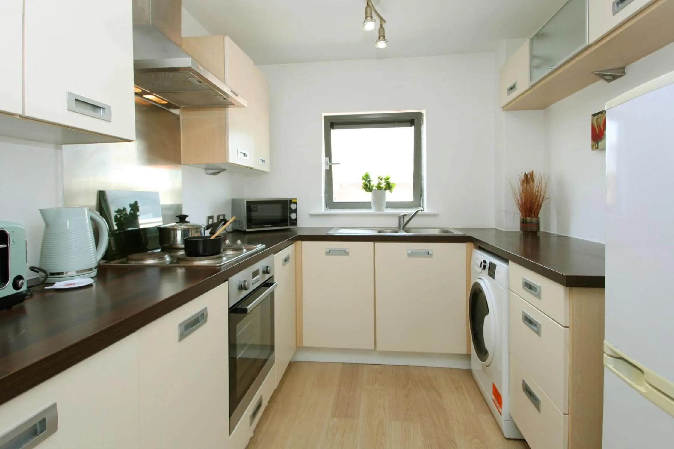 Kitchen or kitchenette in Albion Street Apartments