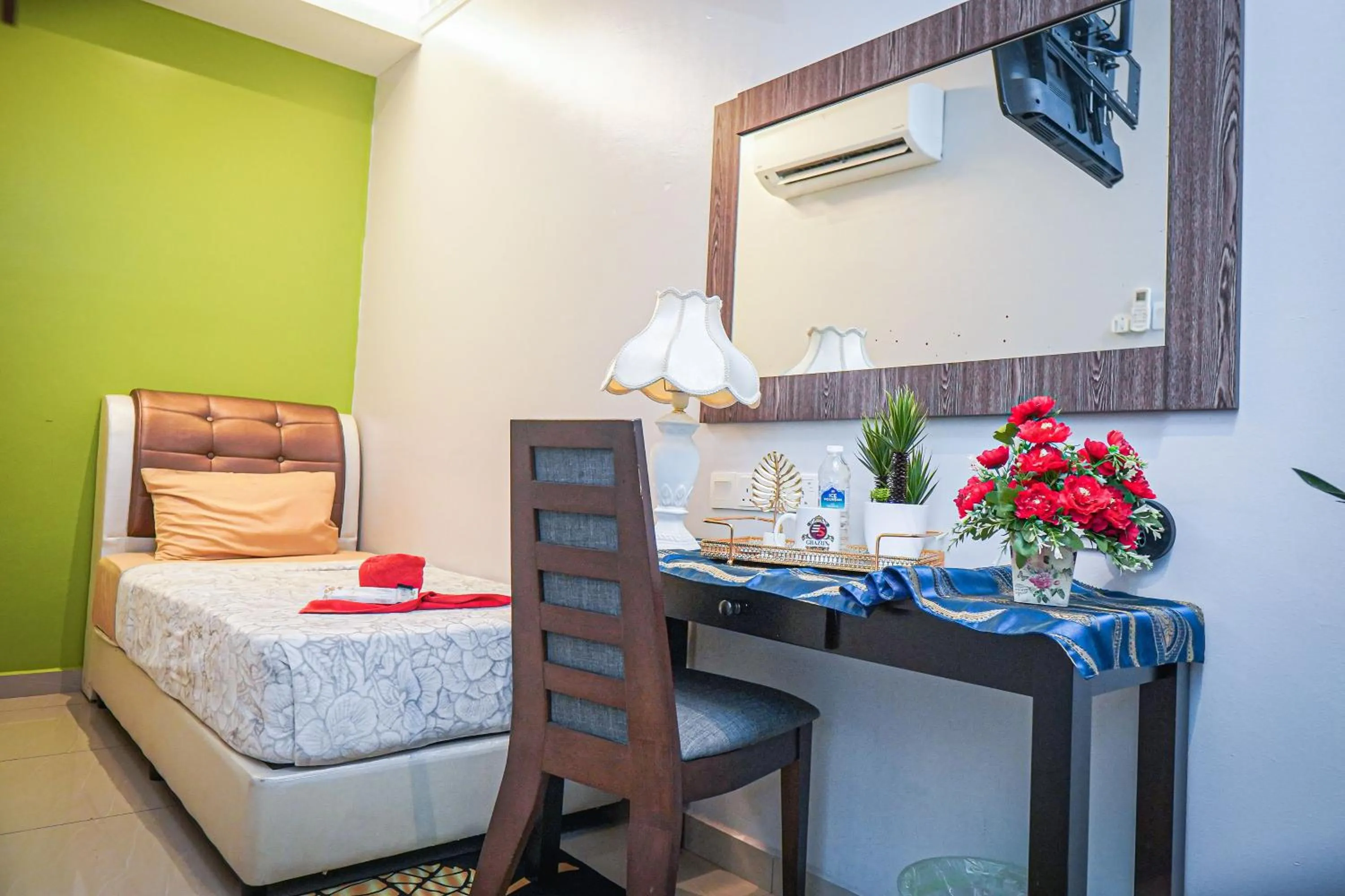 Bed in GHAZRINs DESARU