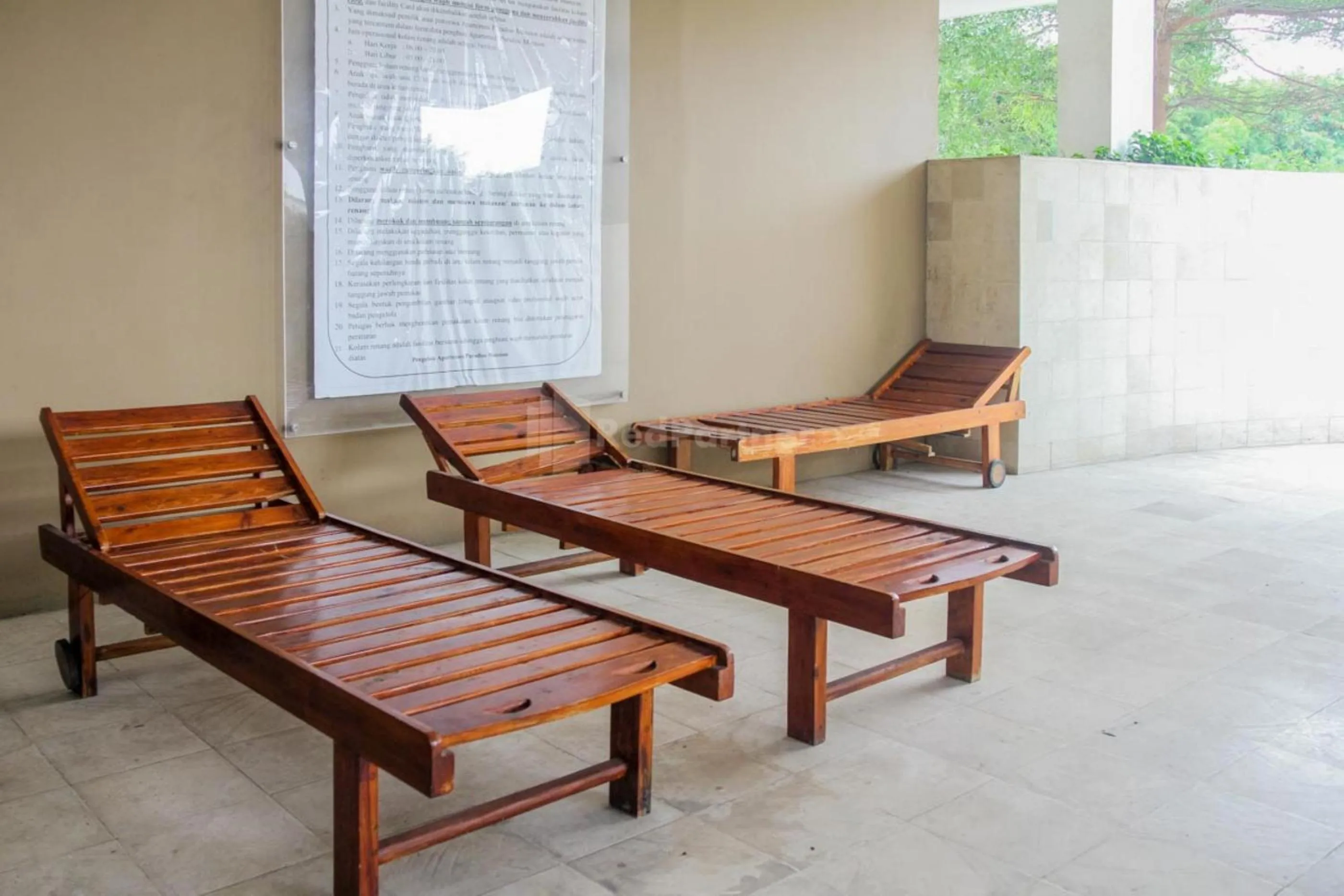 Seating area in RedLiving Apartemen Paradise Mansion - Gunawan