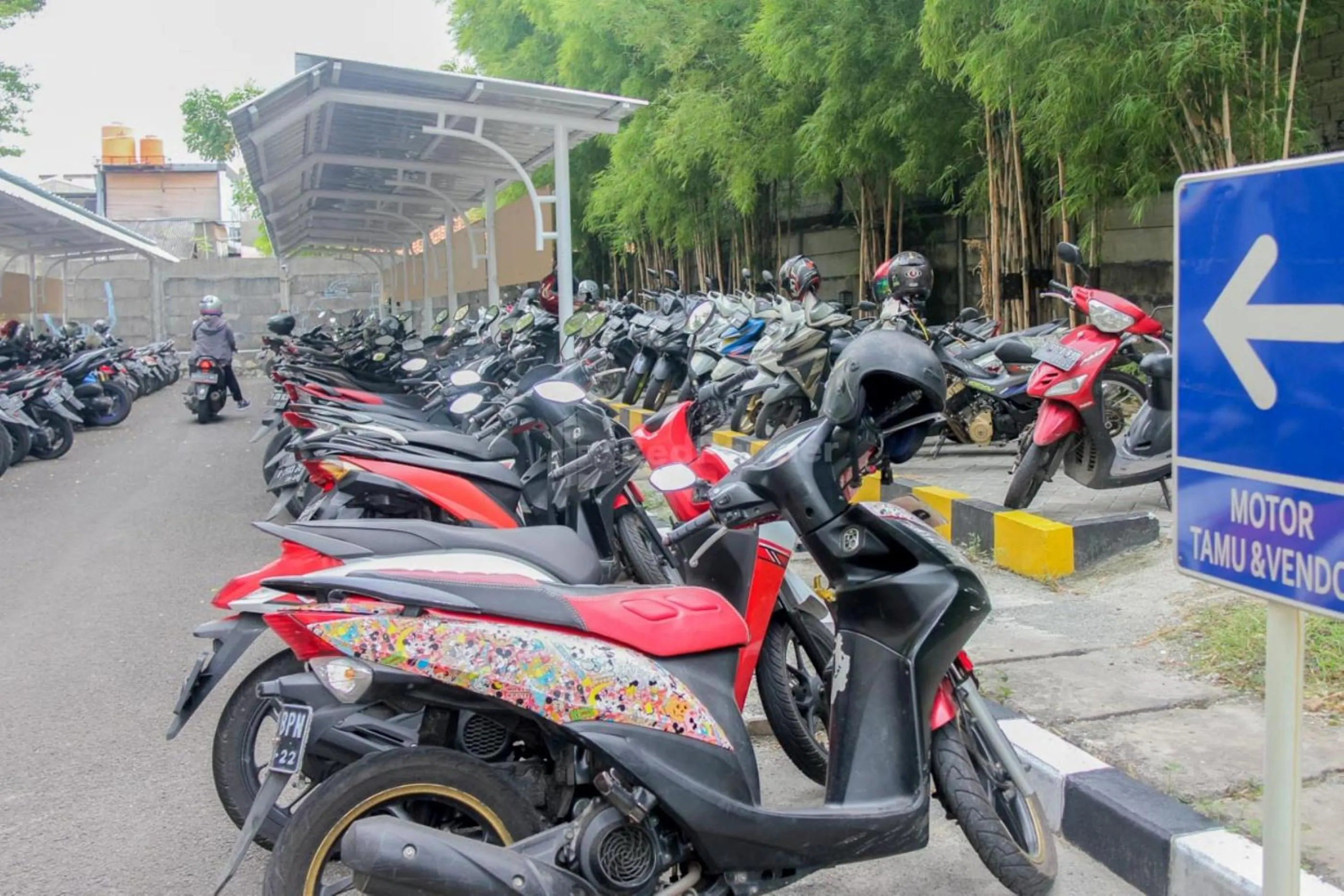 Parking in RedLiving Apartemen Paradise Mansion - Gunawan