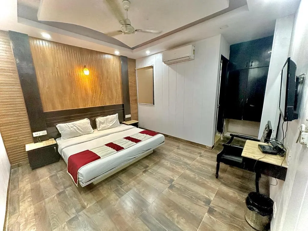 Bed in Hotel Asko international