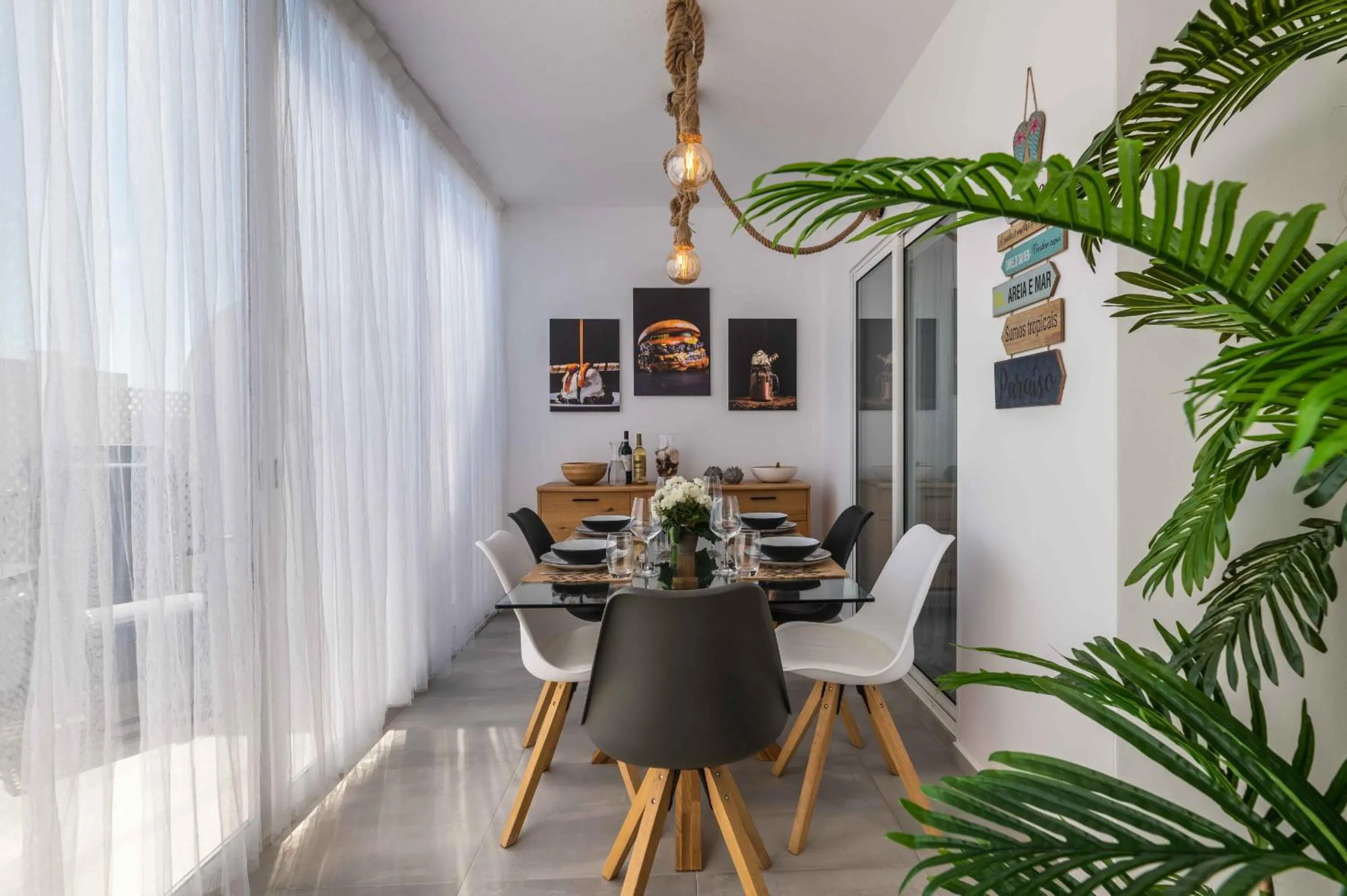 Dining area in Salgados 2-Bedroom Apartment - 900m from the Beach - Wifi