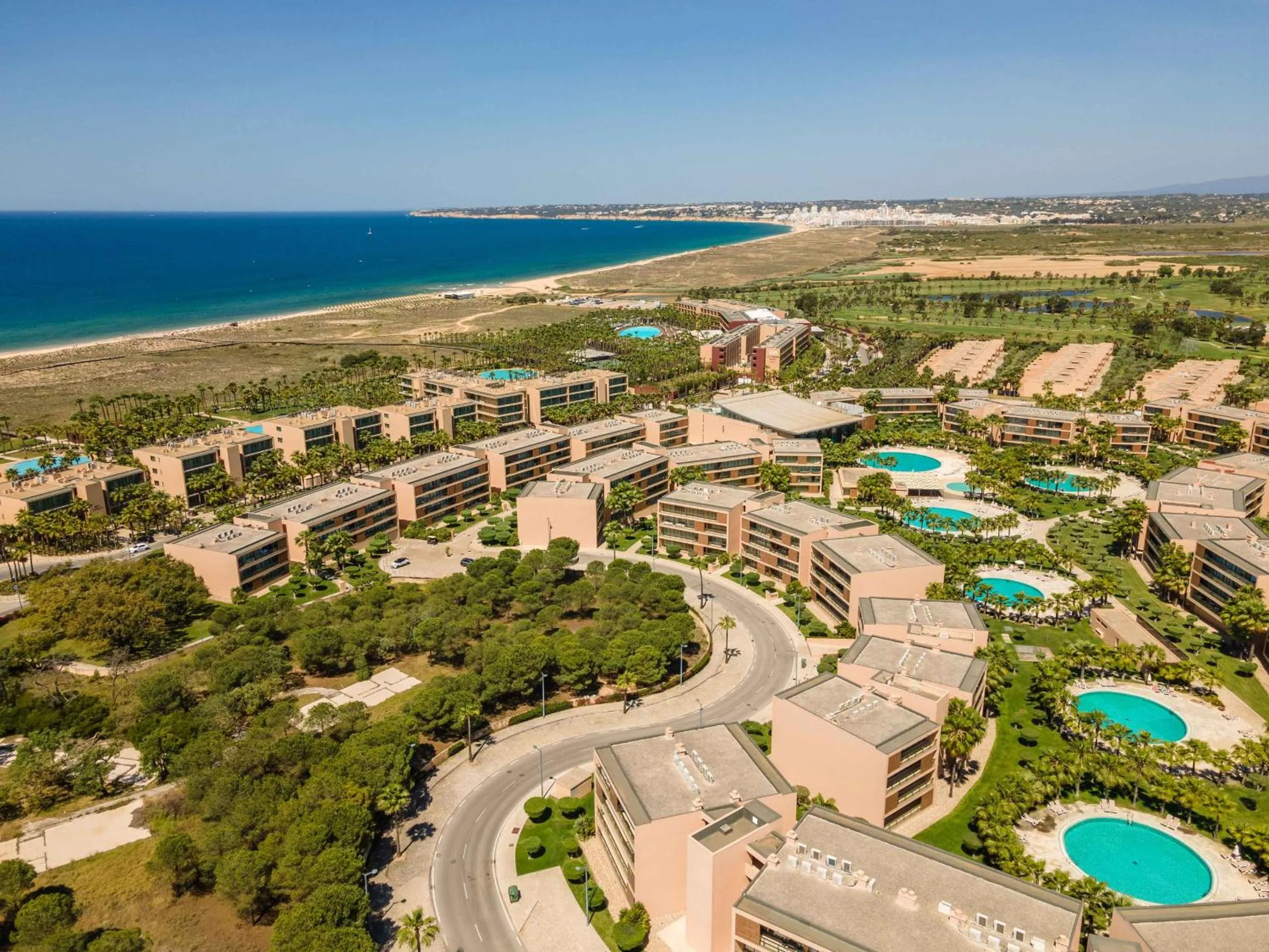 Off site in Salgados 2-Bedroom Apartment - 900m from the Beach - Wifi
