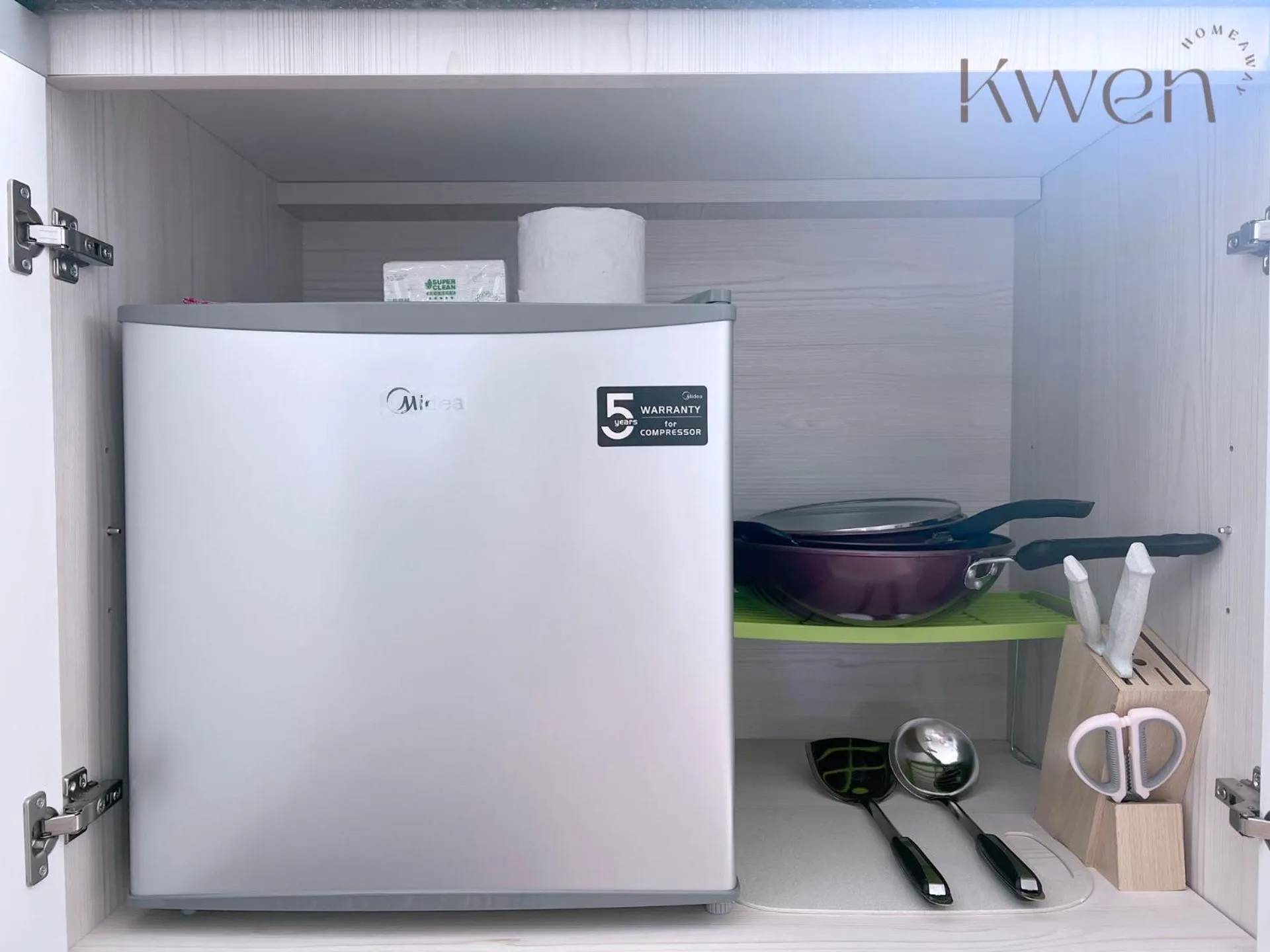 Kitchen or kitchenette in KWEN Suites-Tanjung Aru InfinityPool Seaview/Airport View