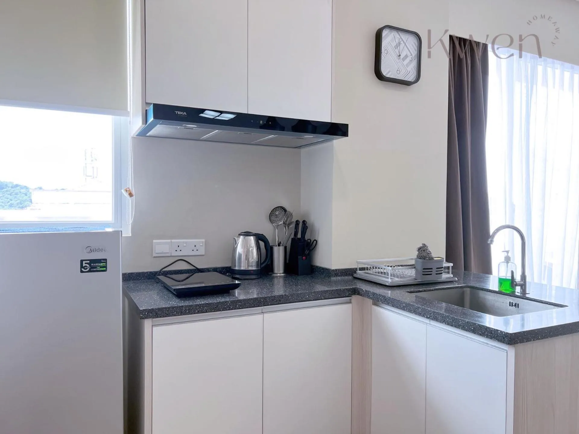 Kitchen or kitchenette in KWEN Suites-Tanjung Aru InfinityPool Seaview/Airport View