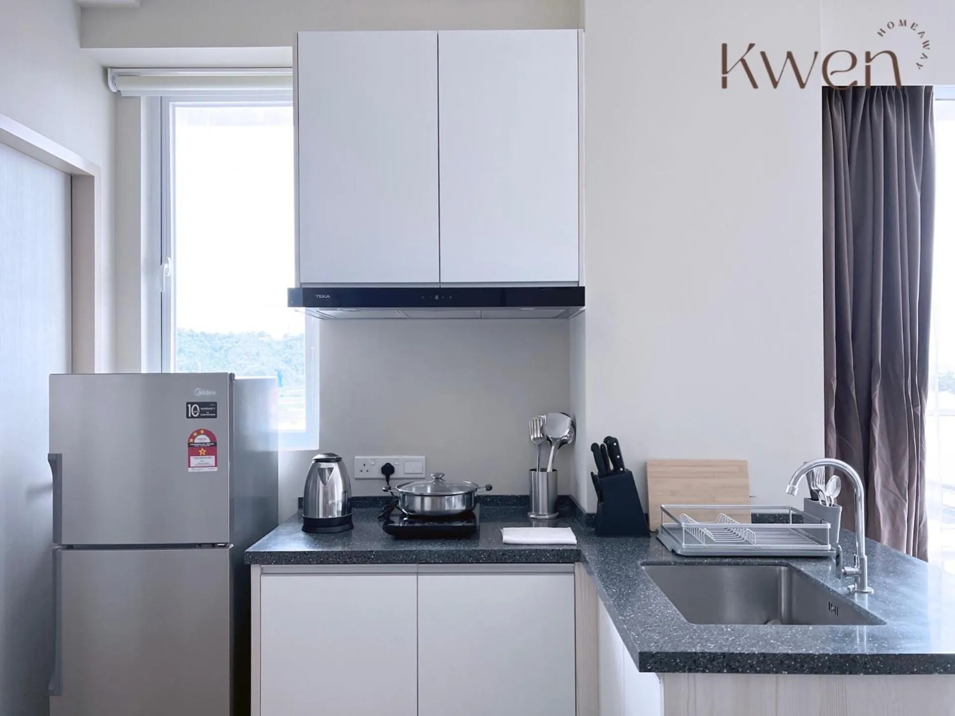 Kitchen or kitchenette in KWEN Suites-Tanjung Aru InfinityPool Seaview/Airport View
