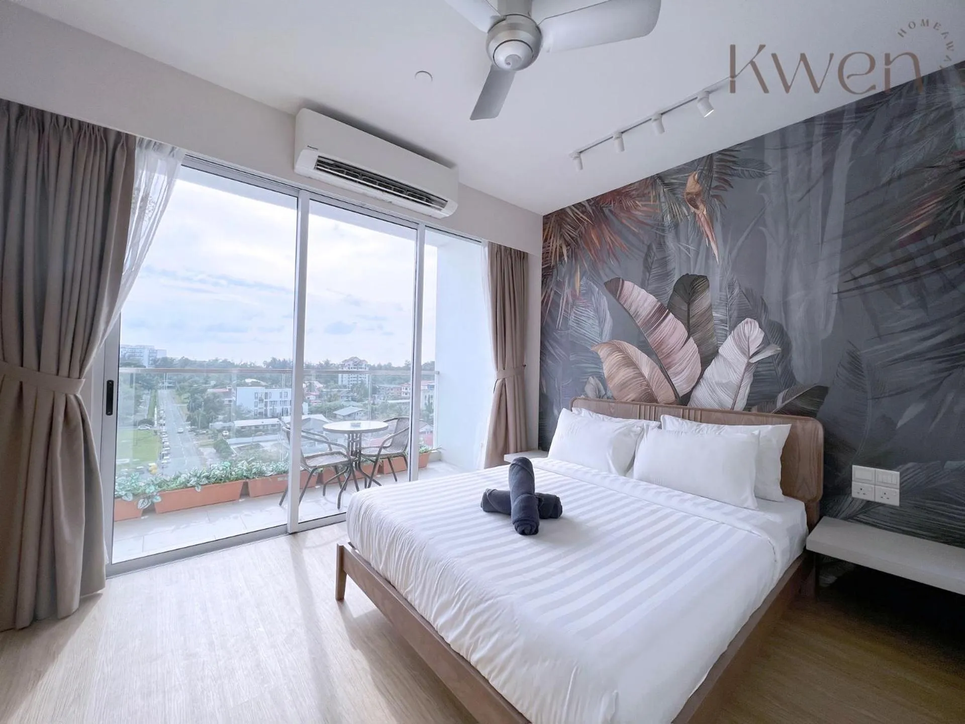 Bedroom, Bed in KWEN Suites-Tanjung Aru InfinityPool Seaview/Airport View