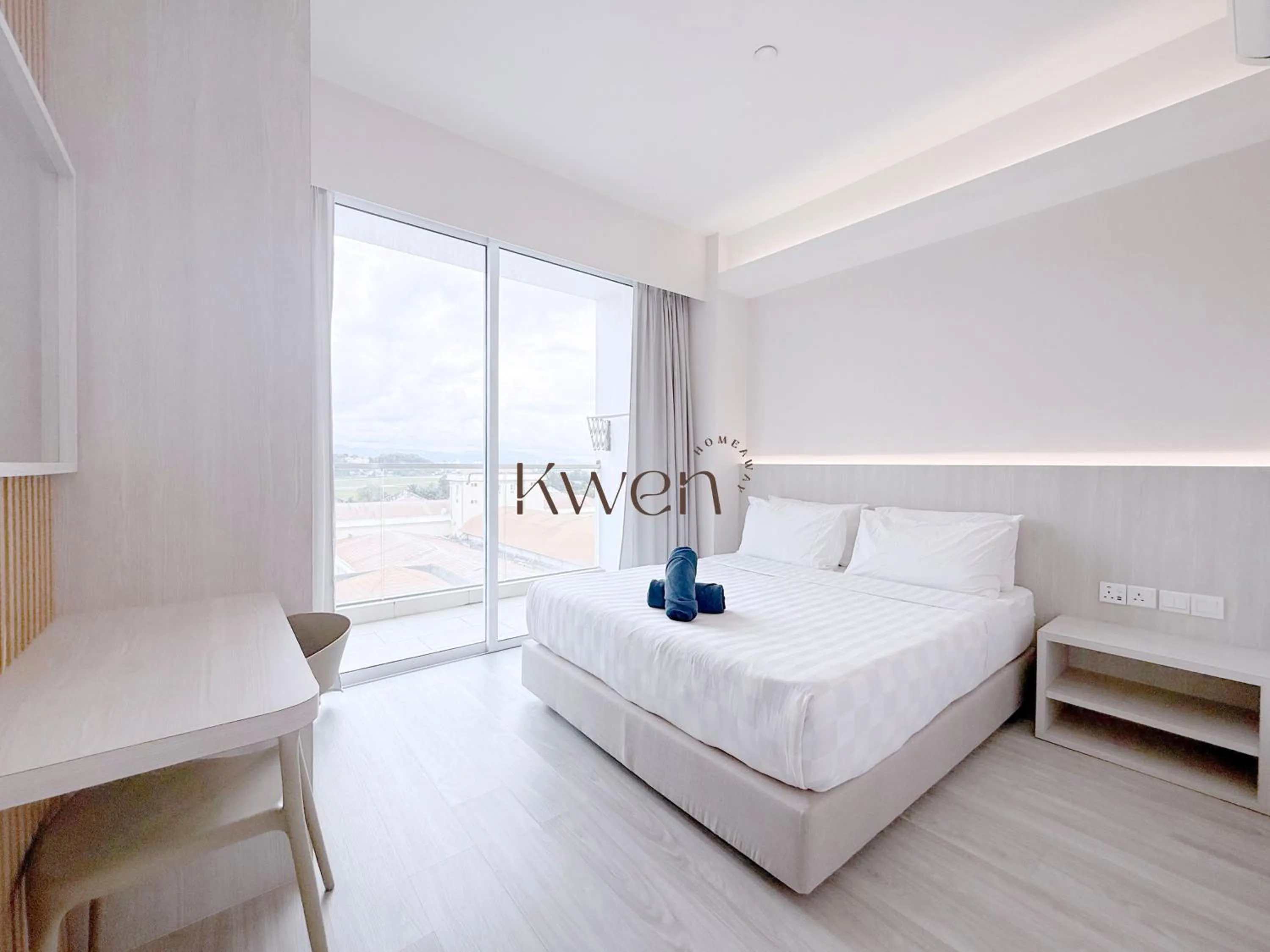 Bedroom, Bed in KWEN Suites-Tanjung Aru InfinityPool Seaview/Airport View