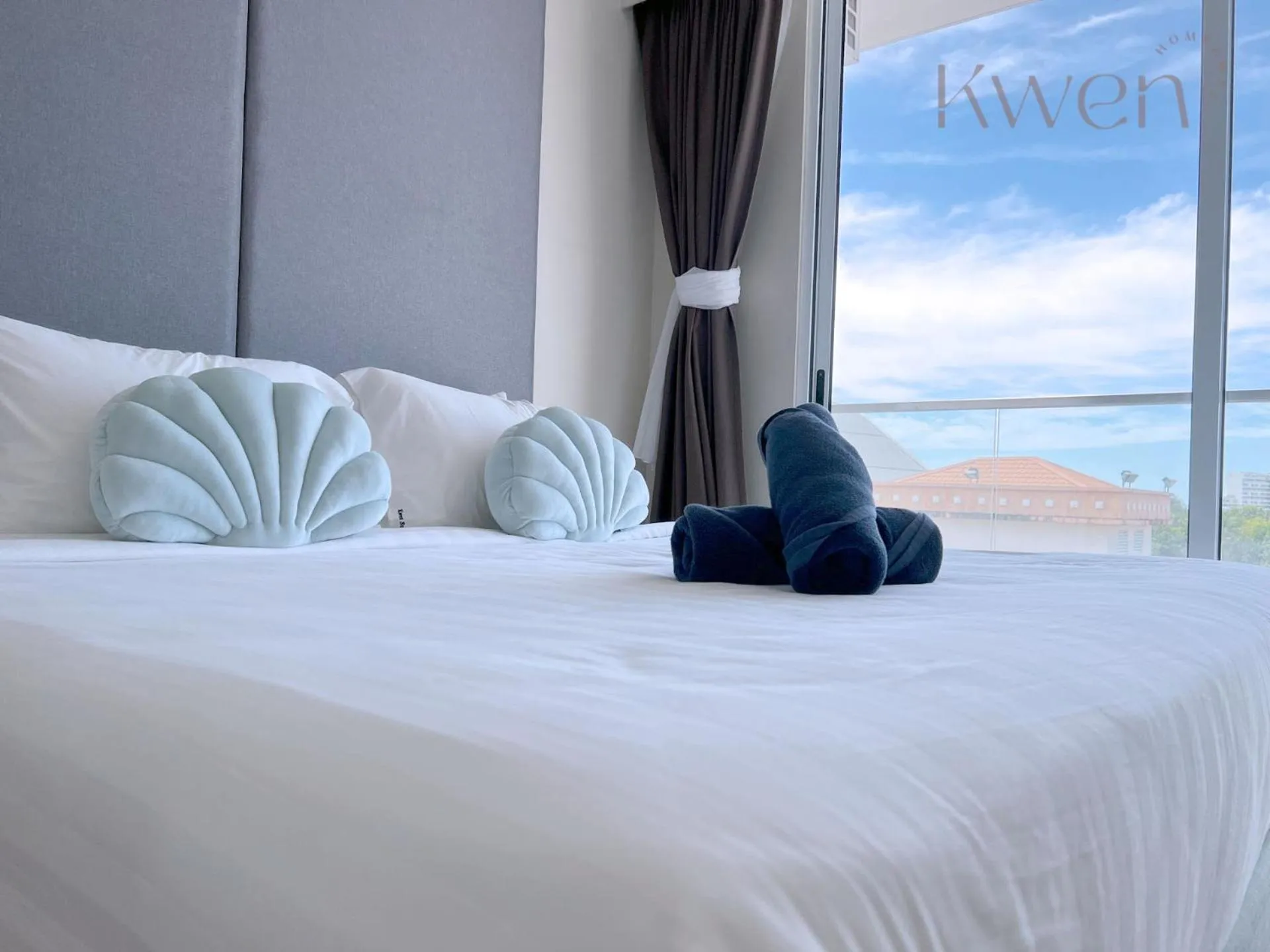 Bedroom, Bed in KWEN Suites-Tanjung Aru InfinityPool Seaview/Airport View