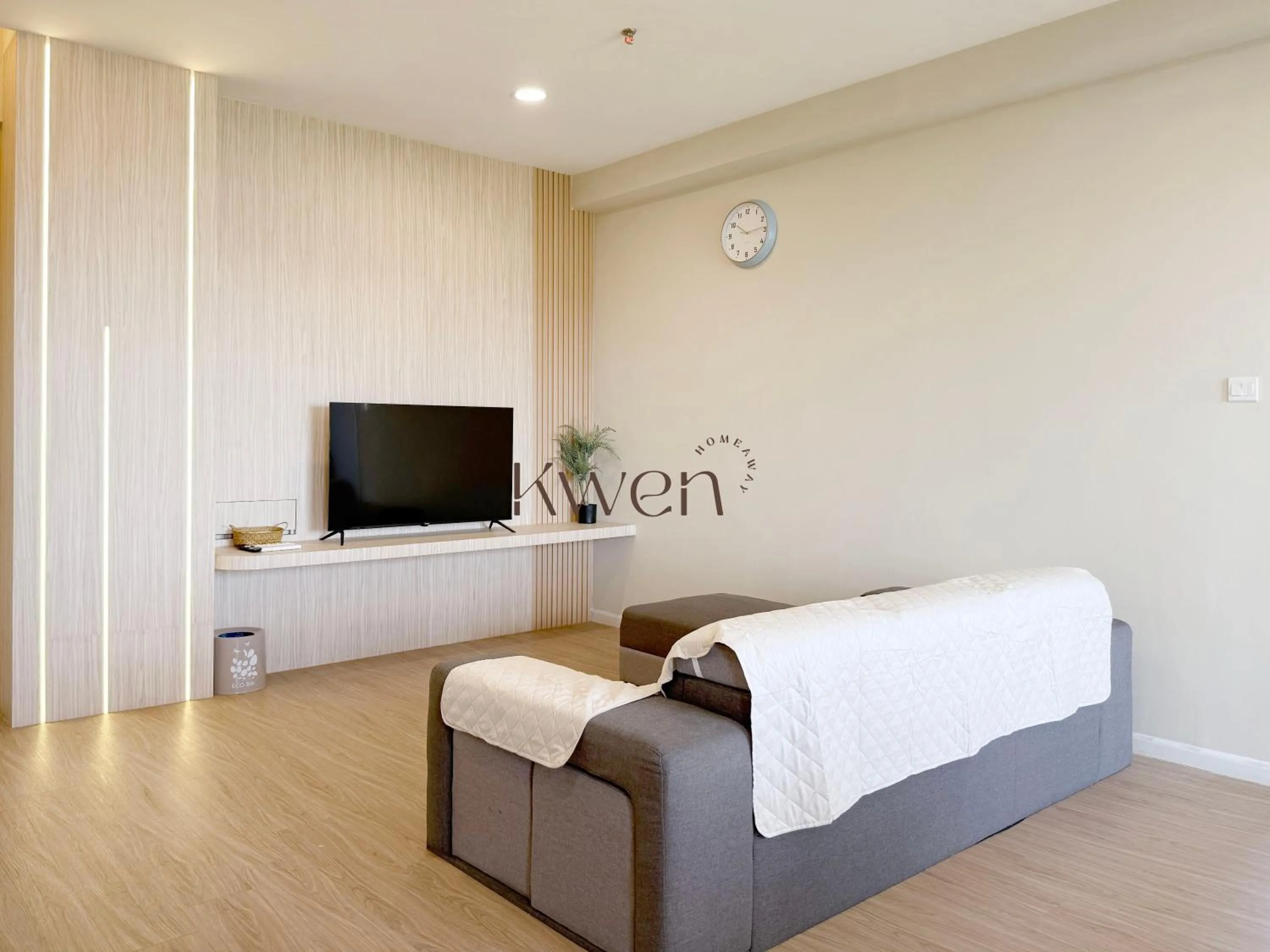 Living room, Bed in KWEN Suites-Tanjung Aru InfinityPool Seaview/Airport View