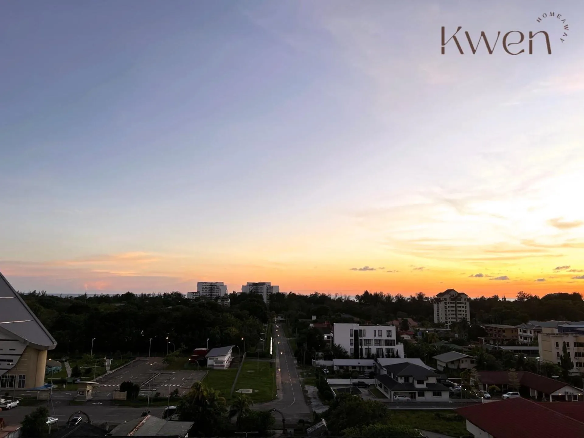 Sunset in KWEN Suites-Tanjung Aru InfinityPool Seaview/Airport View