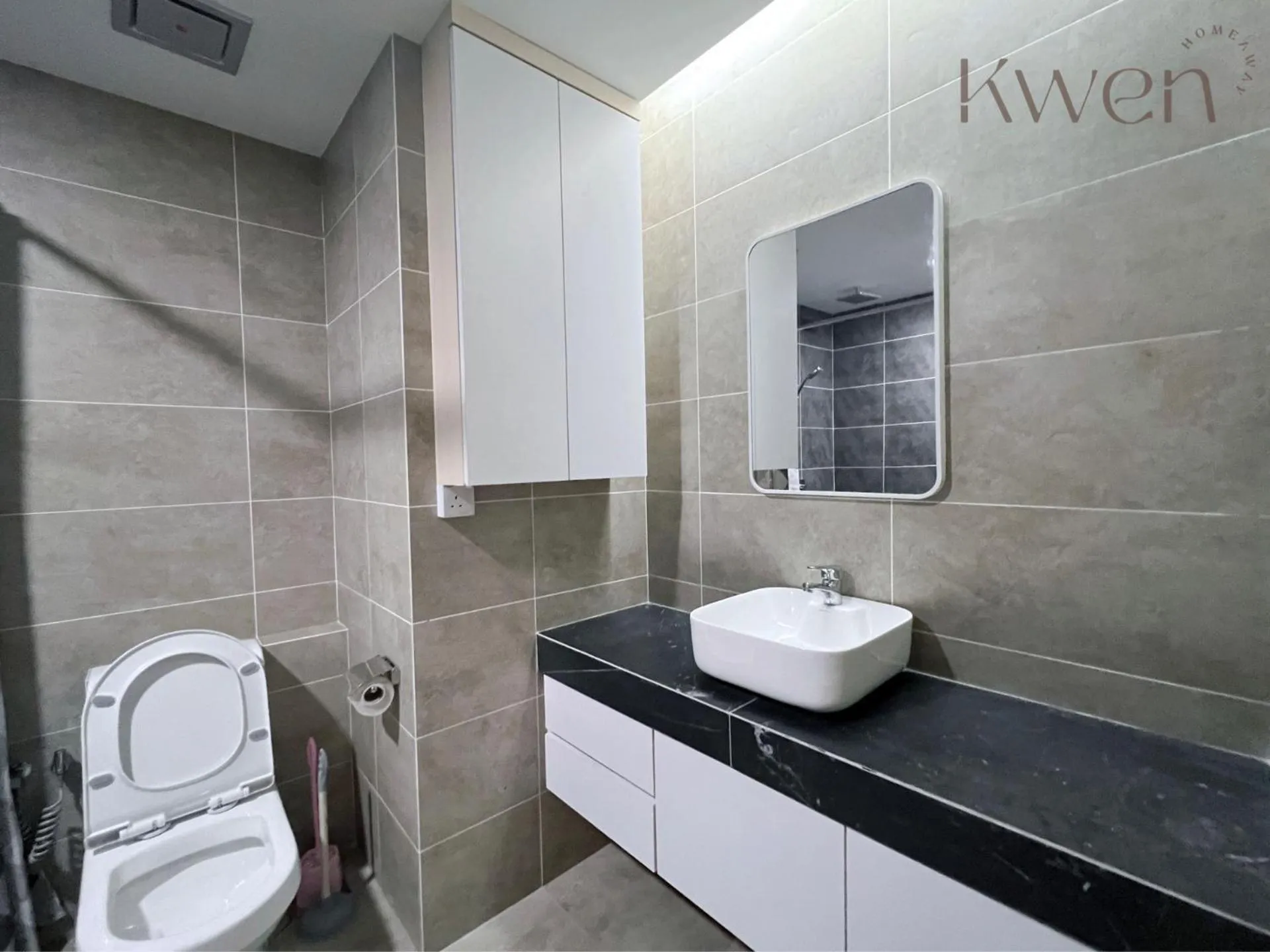 Bathroom in KWEN Suites-Tanjung Aru InfinityPool Seaview/Airport View