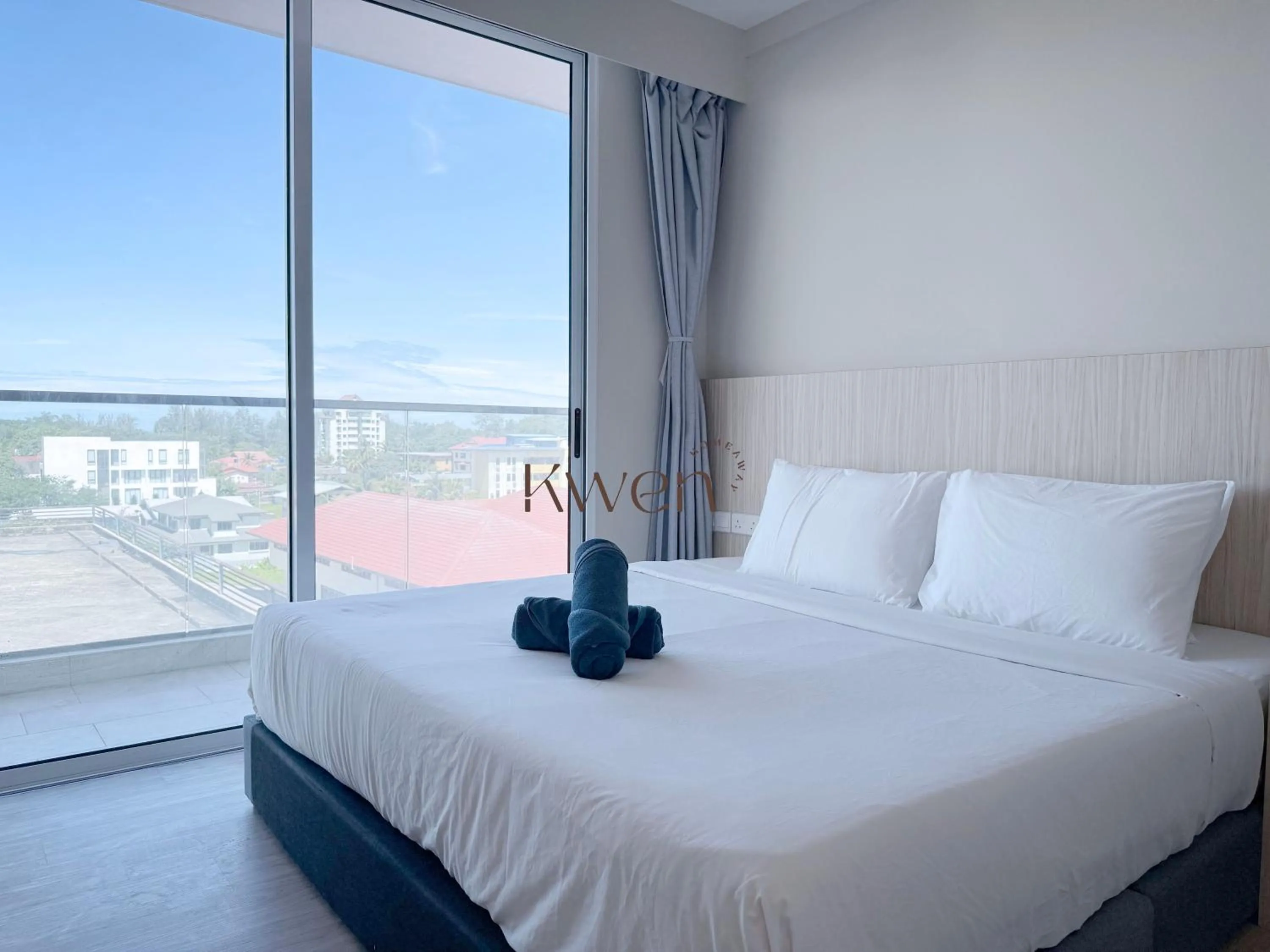 Bedroom, Bed in KWEN Suites-Tanjung Aru InfinityPool Seaview/Airport View
