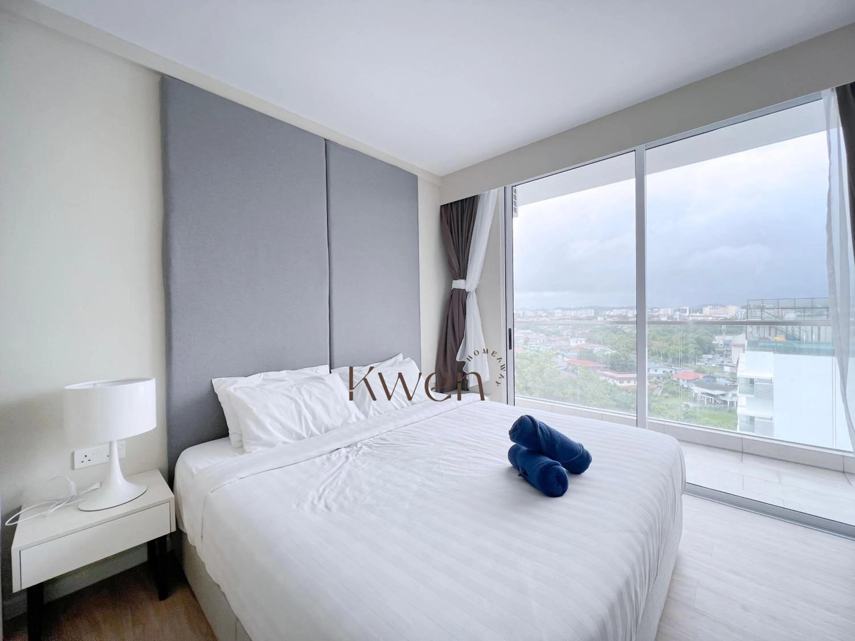Bedroom, Bed in KWEN Suites-Tanjung Aru InfinityPool Seaview/Airport View