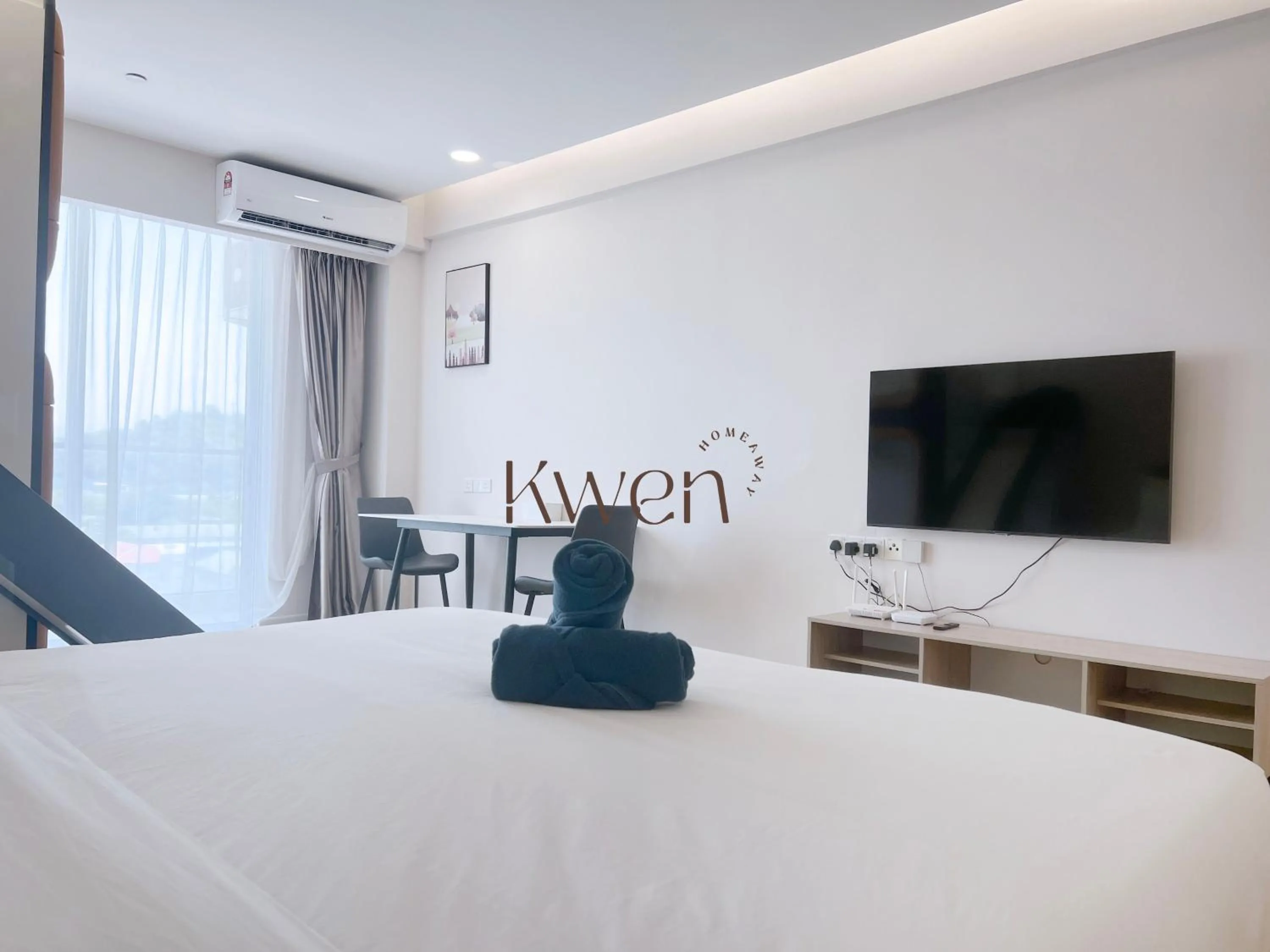 Bedroom, Bed in KWEN Suites-Tanjung Aru InfinityPool Seaview/Airport View