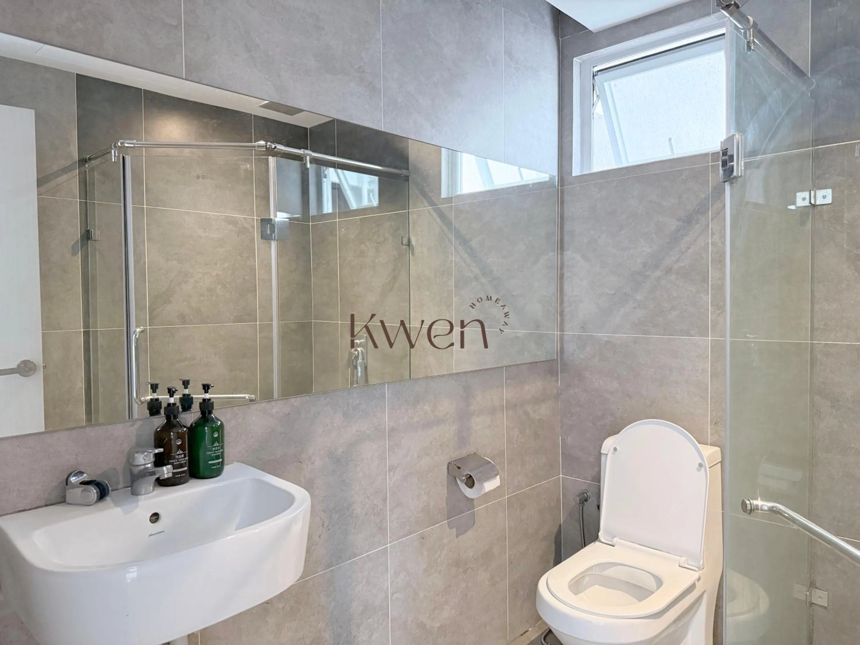 Bathroom in KWEN Suites-Tanjung Aru InfinityPool Seaview/Airport View