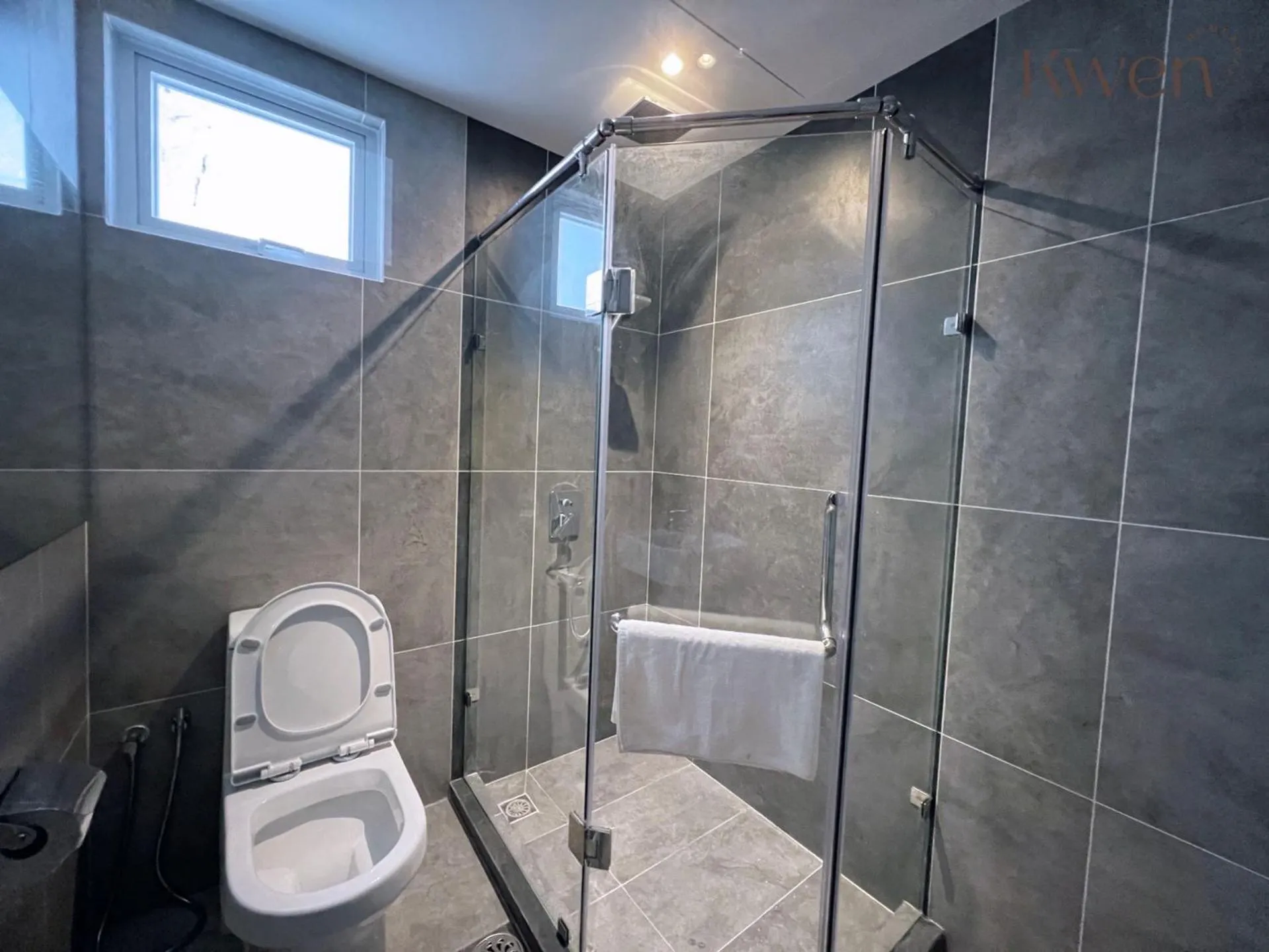 Bathroom in KWEN Suites-Tanjung Aru InfinityPool Seaview/Airport View