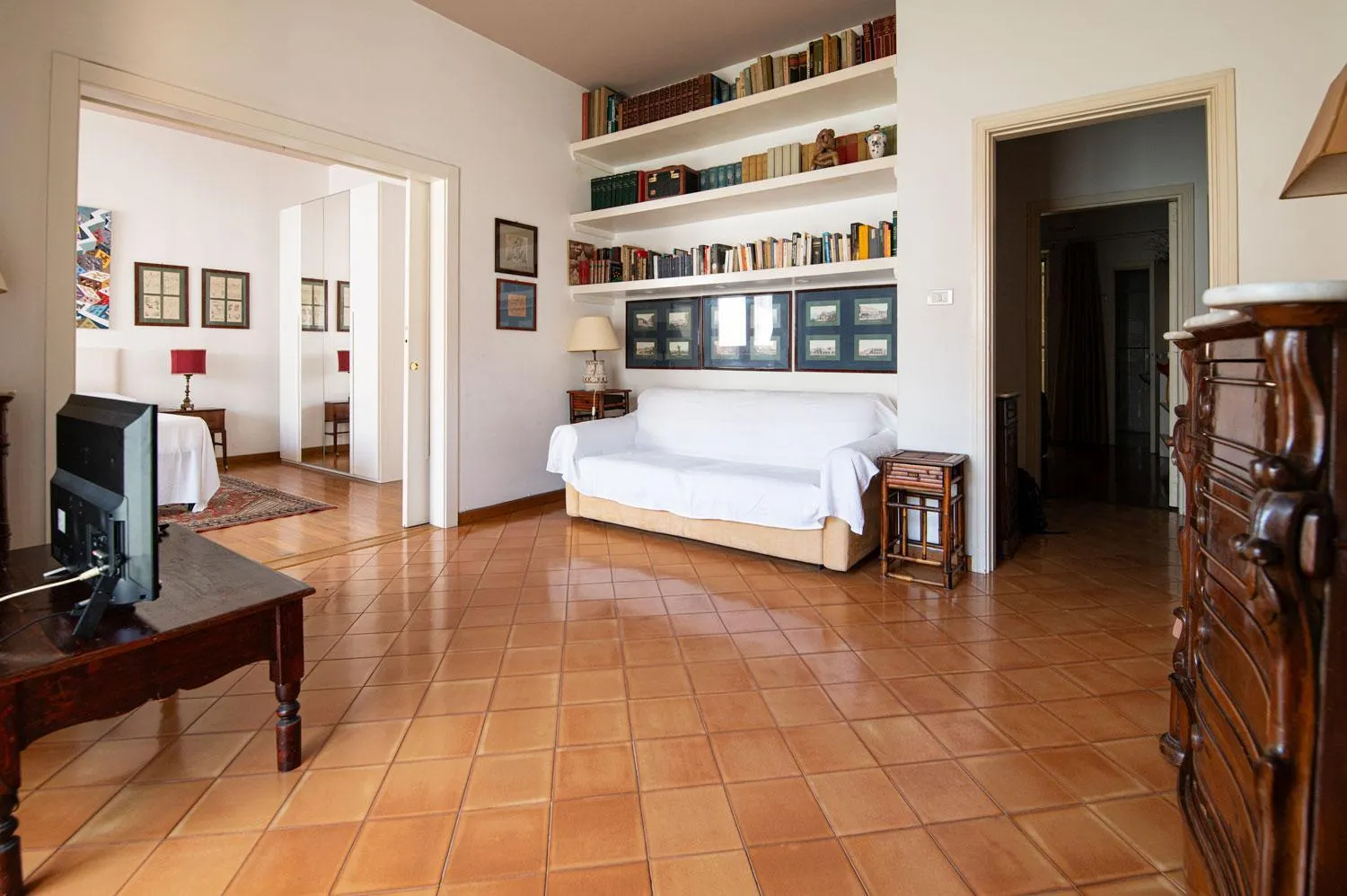 Communal lounge/ TV room, Bed in Dimore Romano