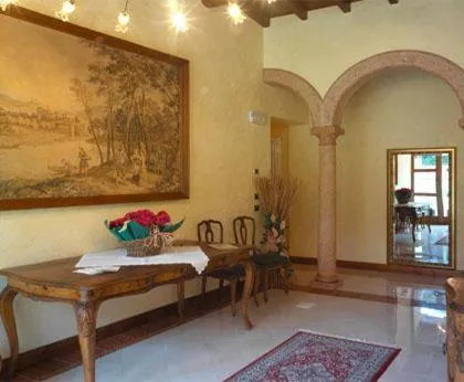 Decorative detail in Monte Tondo Winery