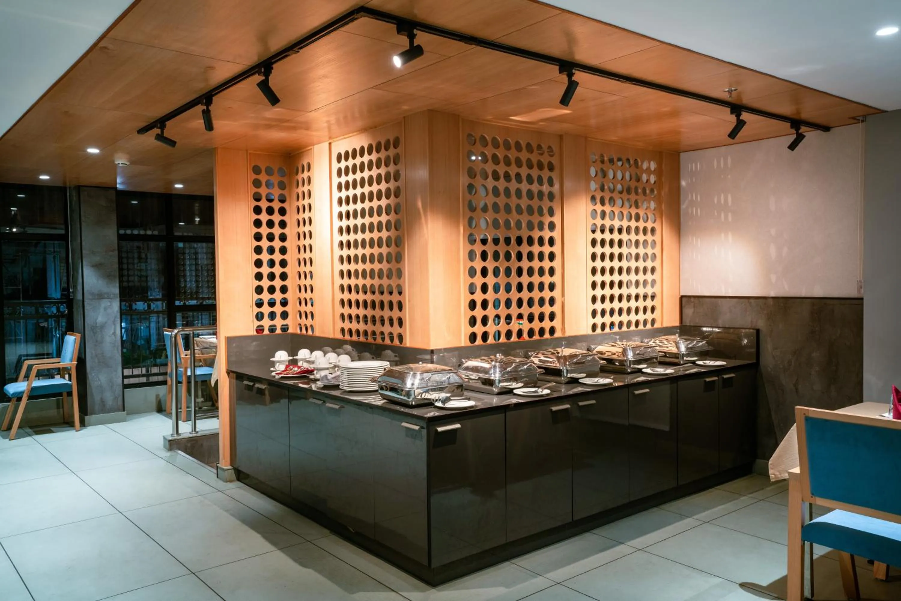 Restaurant/places to eat in Townbridge Hotels & Suites