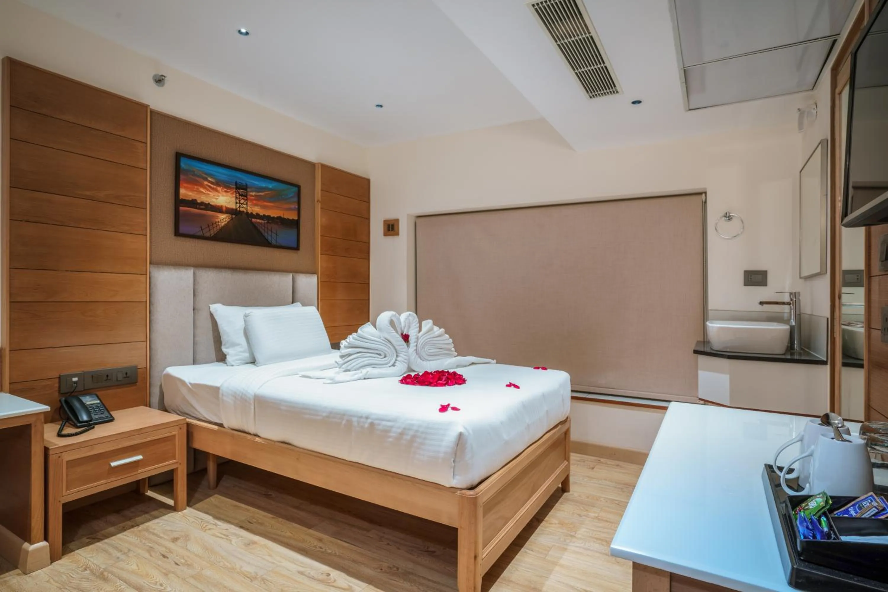 Bed in Townbridge Hotels & Suites