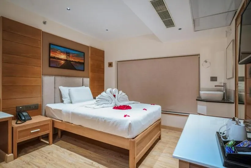 Bed in Townbridge Hotels & Suites