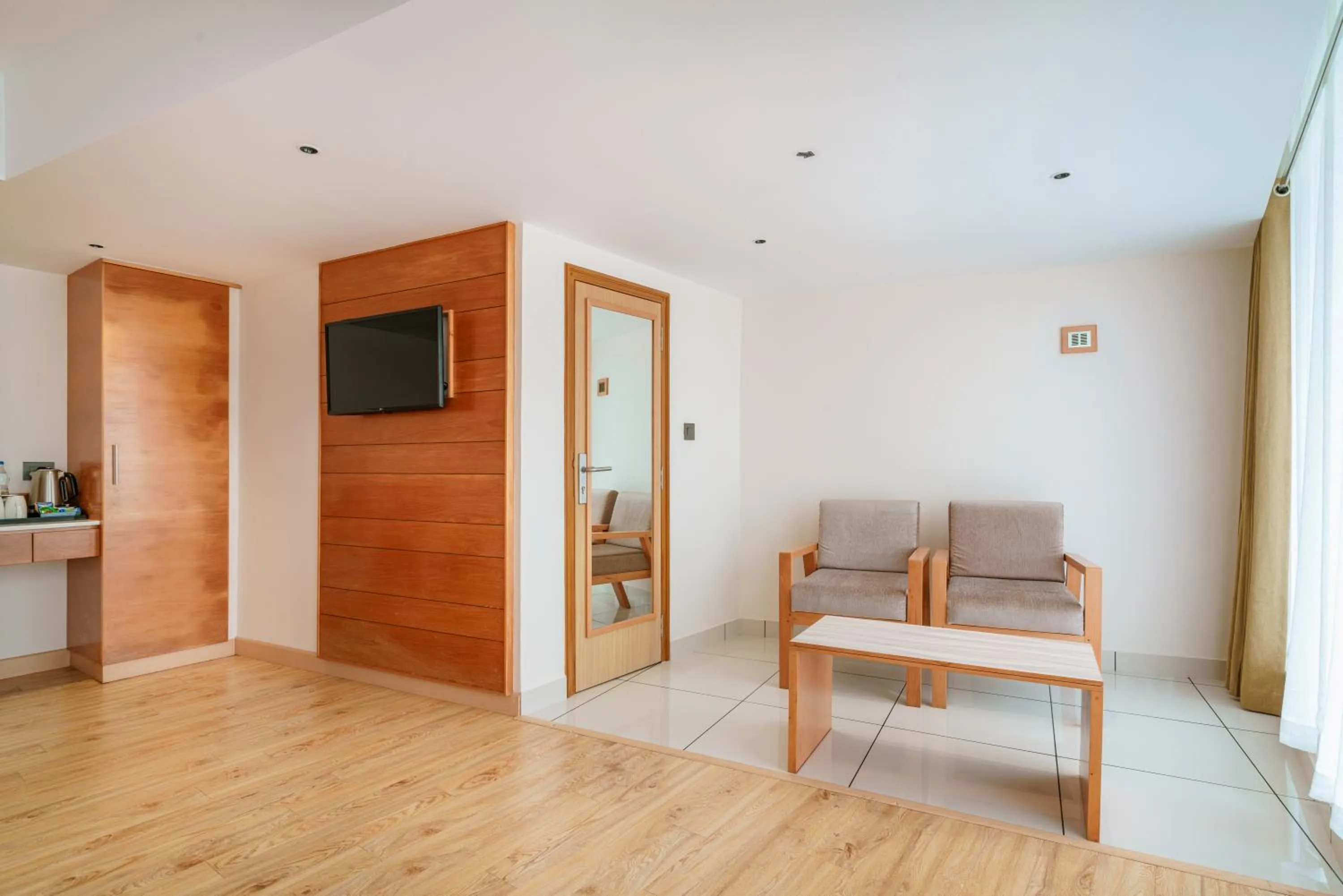 Seating area in Townbridge Hotels & Suites