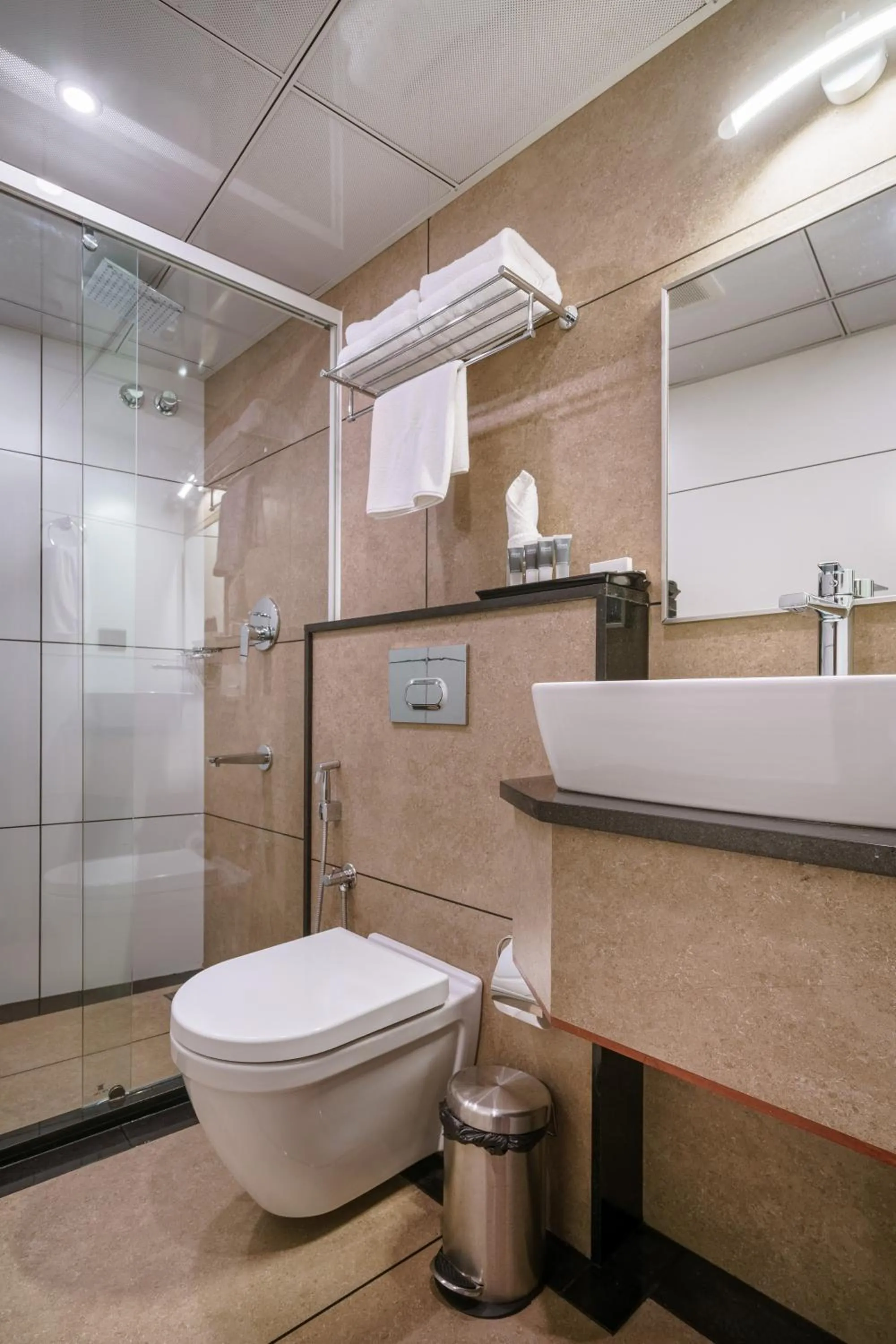 Shower in Townbridge Hotels & Suites