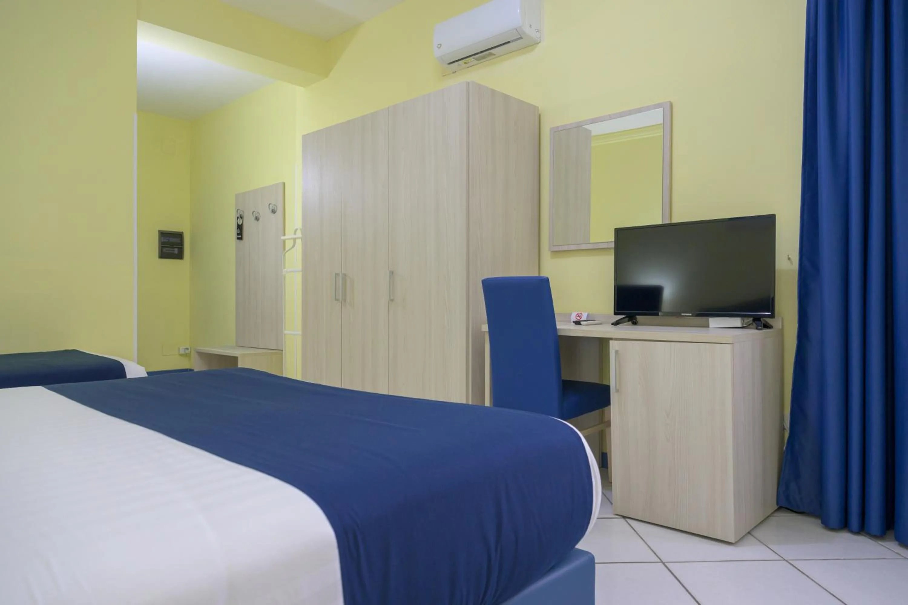 Bedroom, Bed in Hotel Centro Congressi Polo Nautico