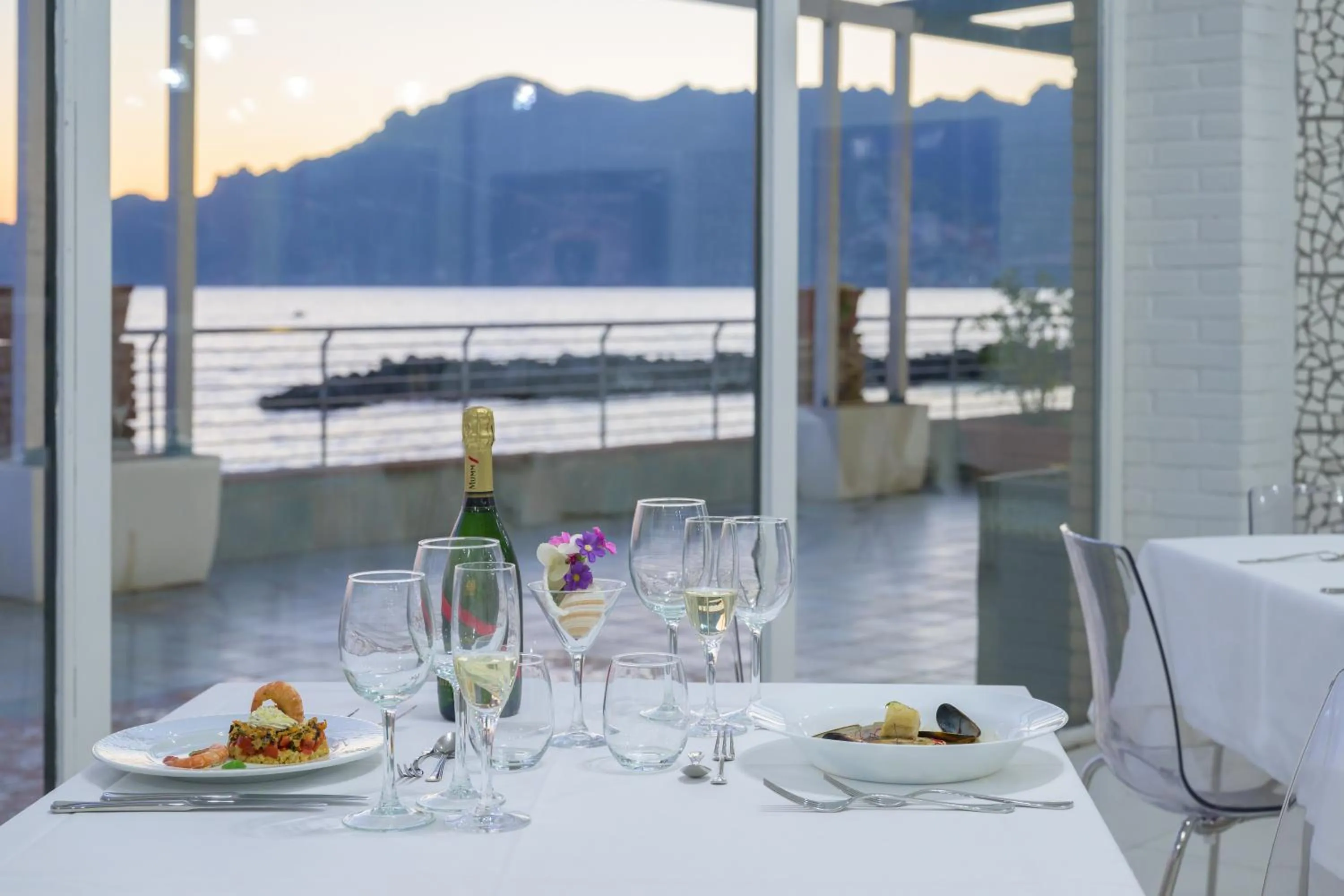 Restaurant/places to eat in Hotel Centro Congressi Polo Nautico