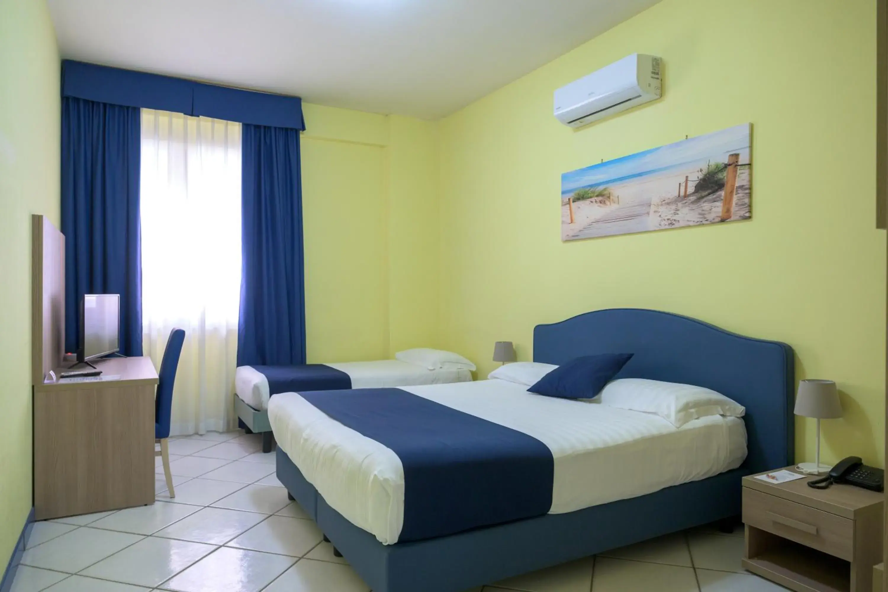 Triple Room in Hotel Centro Congressi Polo Nautico Triple Room in Hotel Centro Congressi Polo Nautico