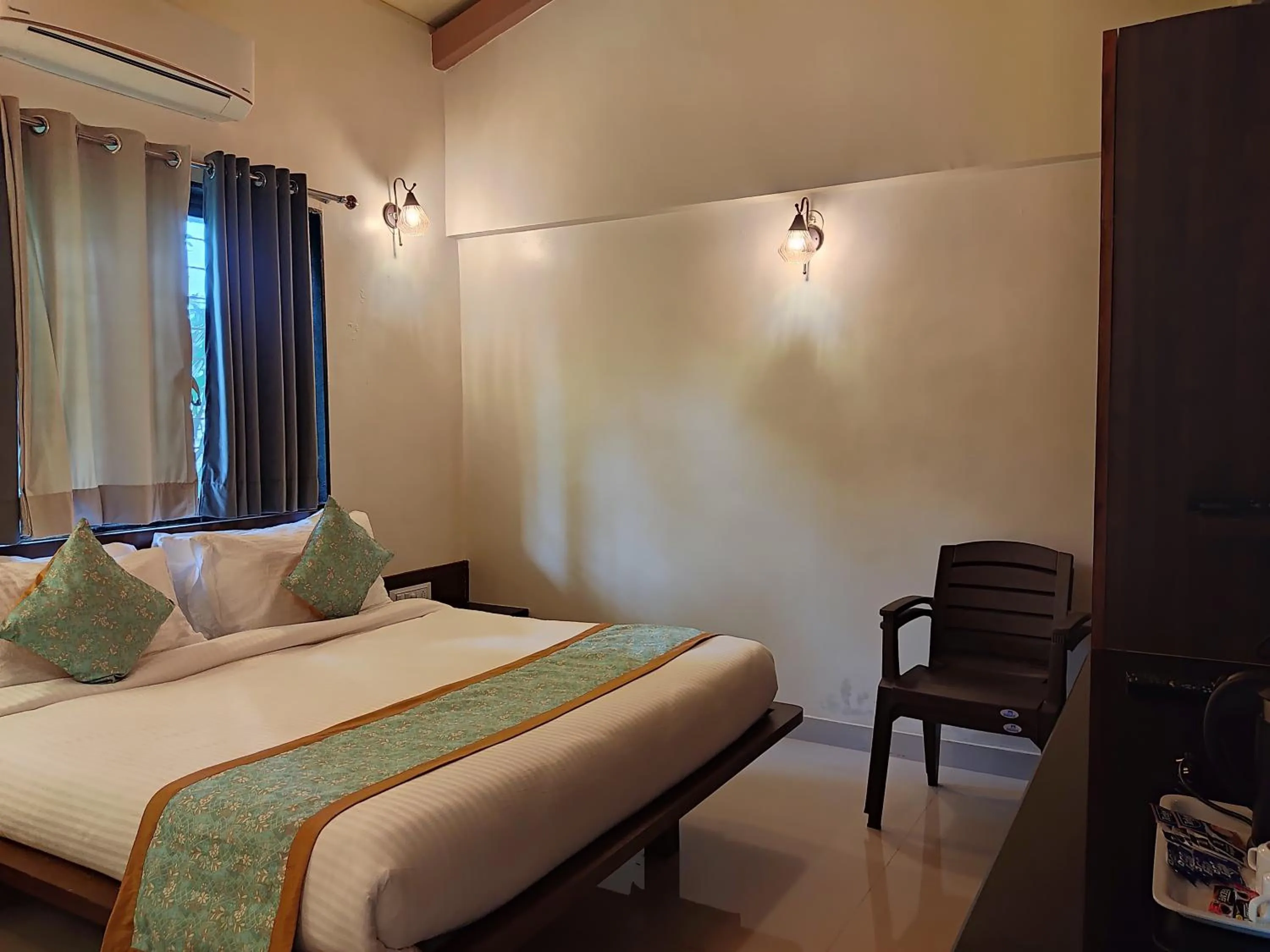 Bed in Cocorico Beach Resort