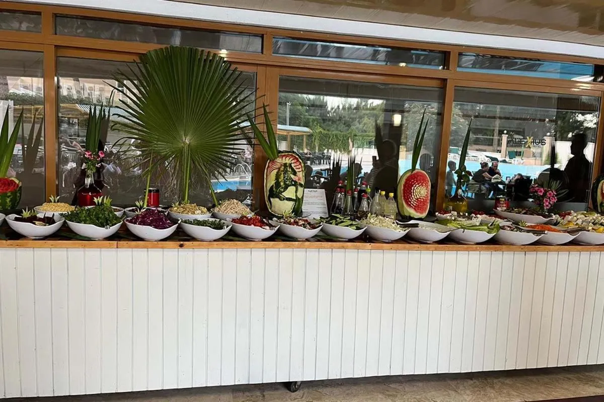 Restaurant/places to eat in Alexius Beach Hotel