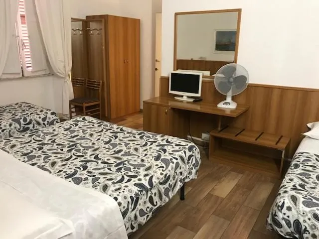 Bed in Hotel Lodi