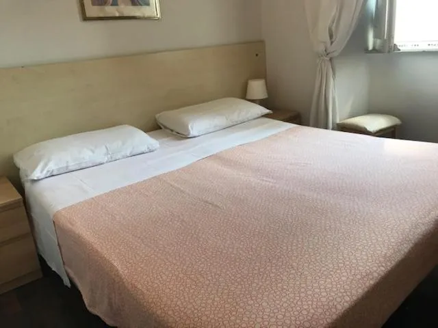 Bed in Hotel Lodi