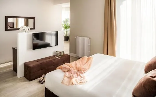 Bed in Miramare The Palace Resort