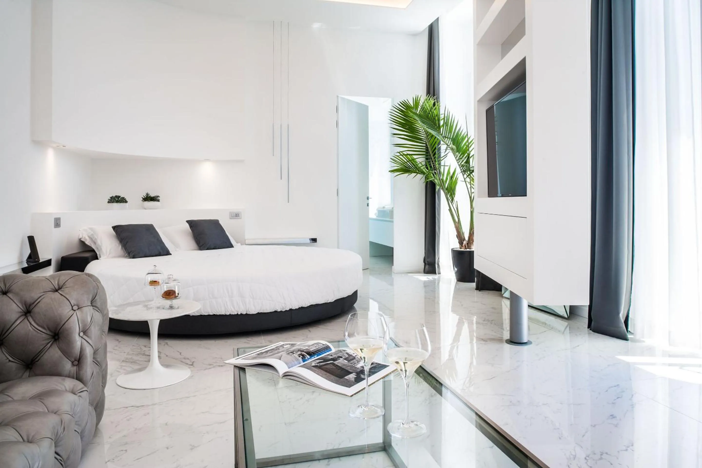 Bedroom, Bed in Miramare The Palace Resort