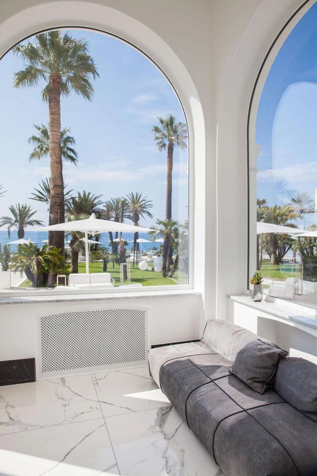 Communal lounge/ TV room in Miramare The Palace Resort